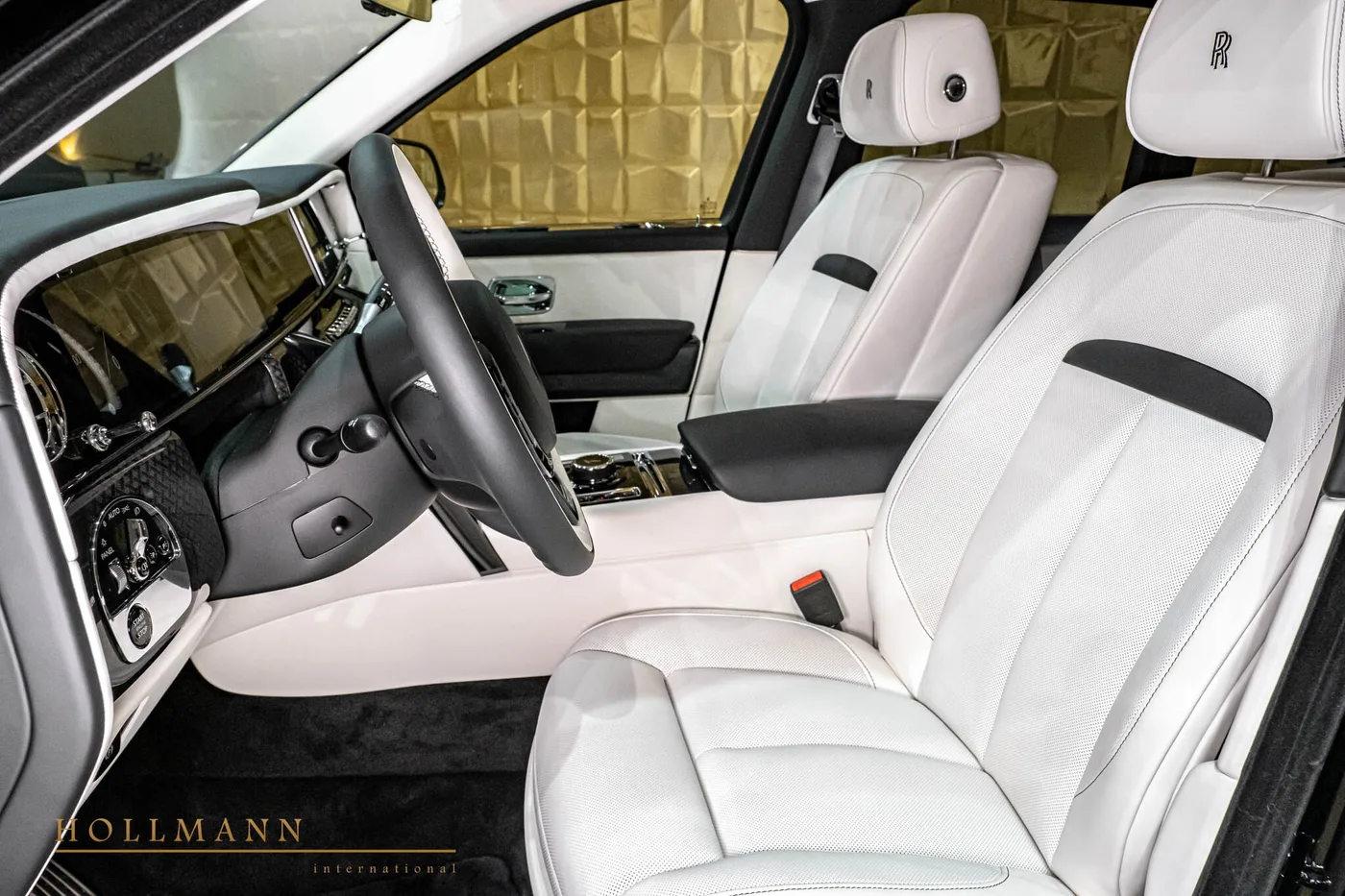 Rolls-Royce Cullinan Black Badge angeboten von einem Fachhändler in Stuhr, Deutschland, Foto 7 von 8