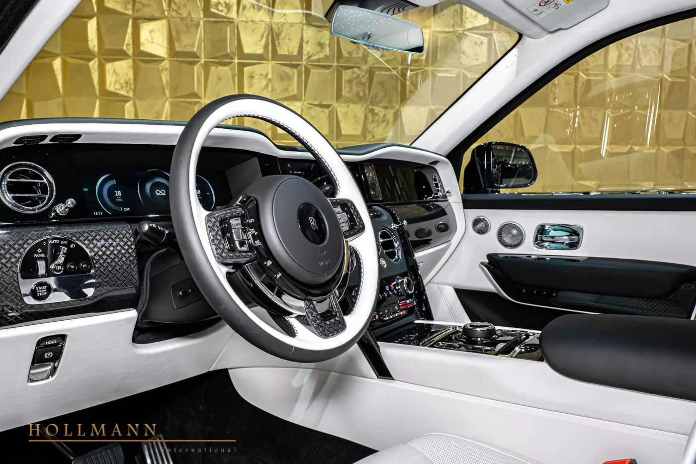 Rolls-Royce Cullinan Black Badge angeboten von einem Fachhändler in Stuhr, Deutschland, Foto 8 von 8