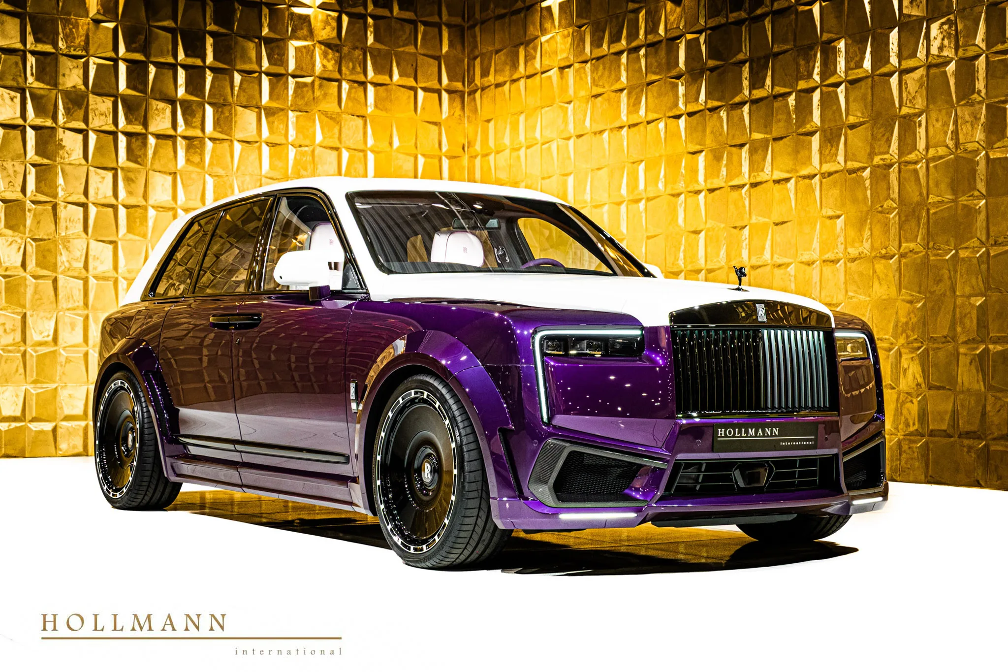 Rolls-Royce Cullinan Black Badge angeboten von einem Fachhändler in Stuhr, Deutschland, Hauptfoto