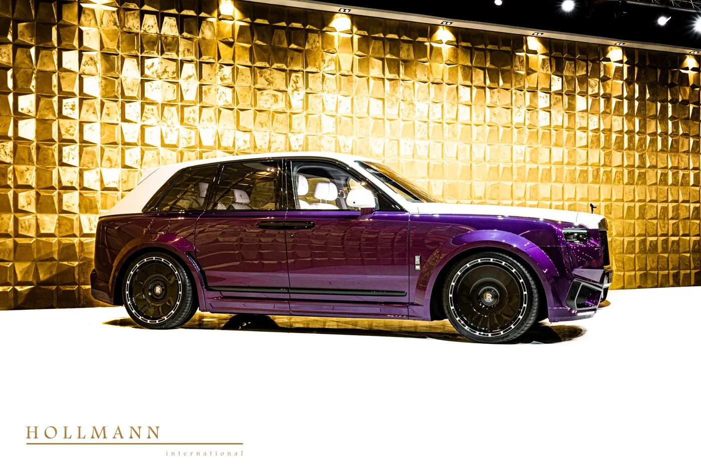 Rolls-Royce Cullinan Black Badge angeboten von einem Fachhändler in Stuhr, Deutschland, Foto 2 von 8