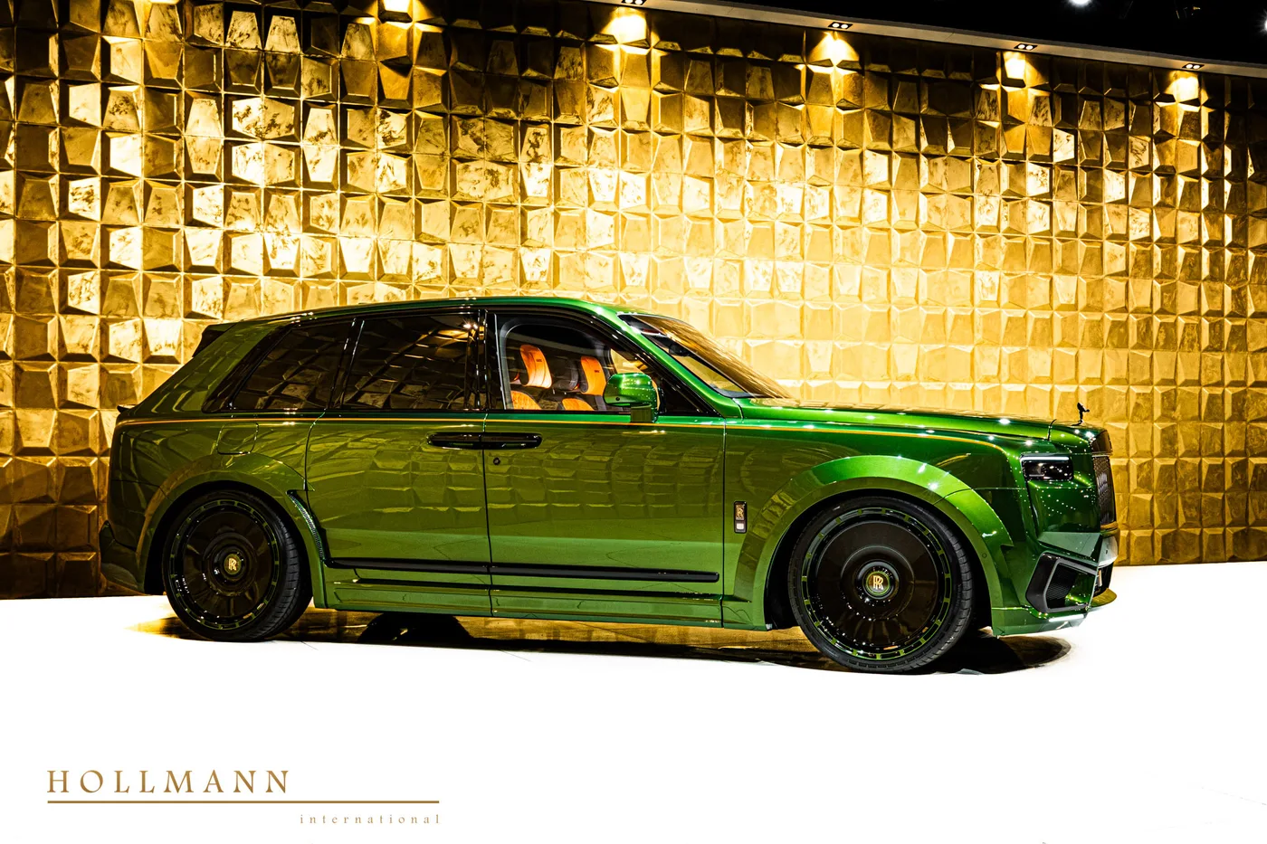 Rolls-Royce Cullinan Black Badge proposée par un concessionnaire spécialisé à Stuhr, Allemagne, photo 2 sur 8