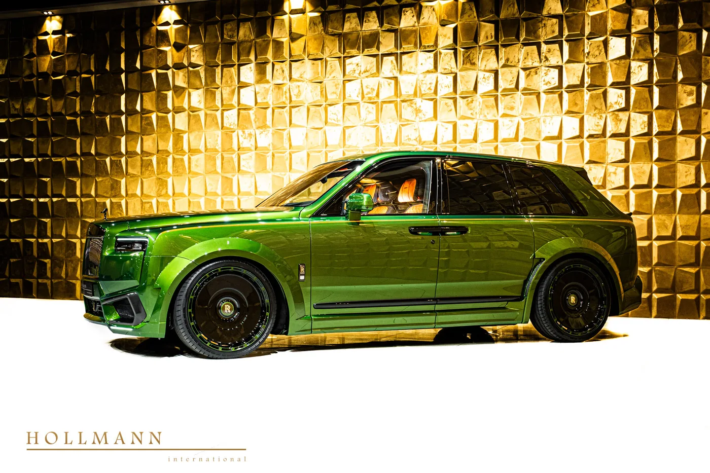 Rolls-Royce Cullinan Black Badge proposée par un concessionnaire spécialisé à Stuhr, Allemagne, photo 4 sur 8