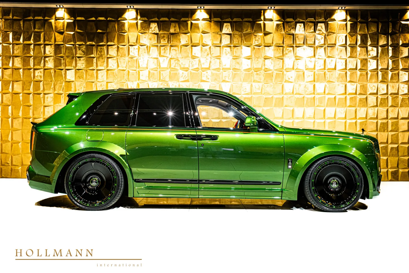 Rolls-Royce Cullinan Black Badge proposée par un concessionnaire spécialisé à Stuhr, Allemagne, photo 5 sur 8
