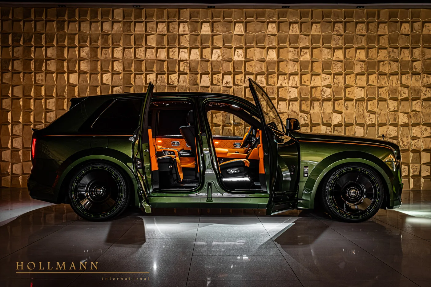 Rolls-Royce Cullinan Black Badge proposée par un concessionnaire spécialisé à Stuhr, Allemagne, photo 6 sur 8
