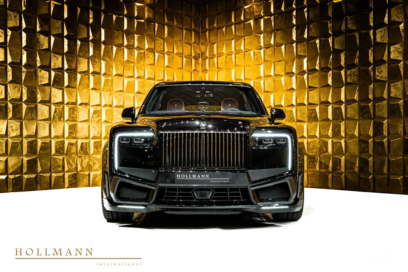Rolls-Royce Cullinan Black Badge angeboten von einem Fachhändler in Stuhr, Deutschland, Foto 4 von 8