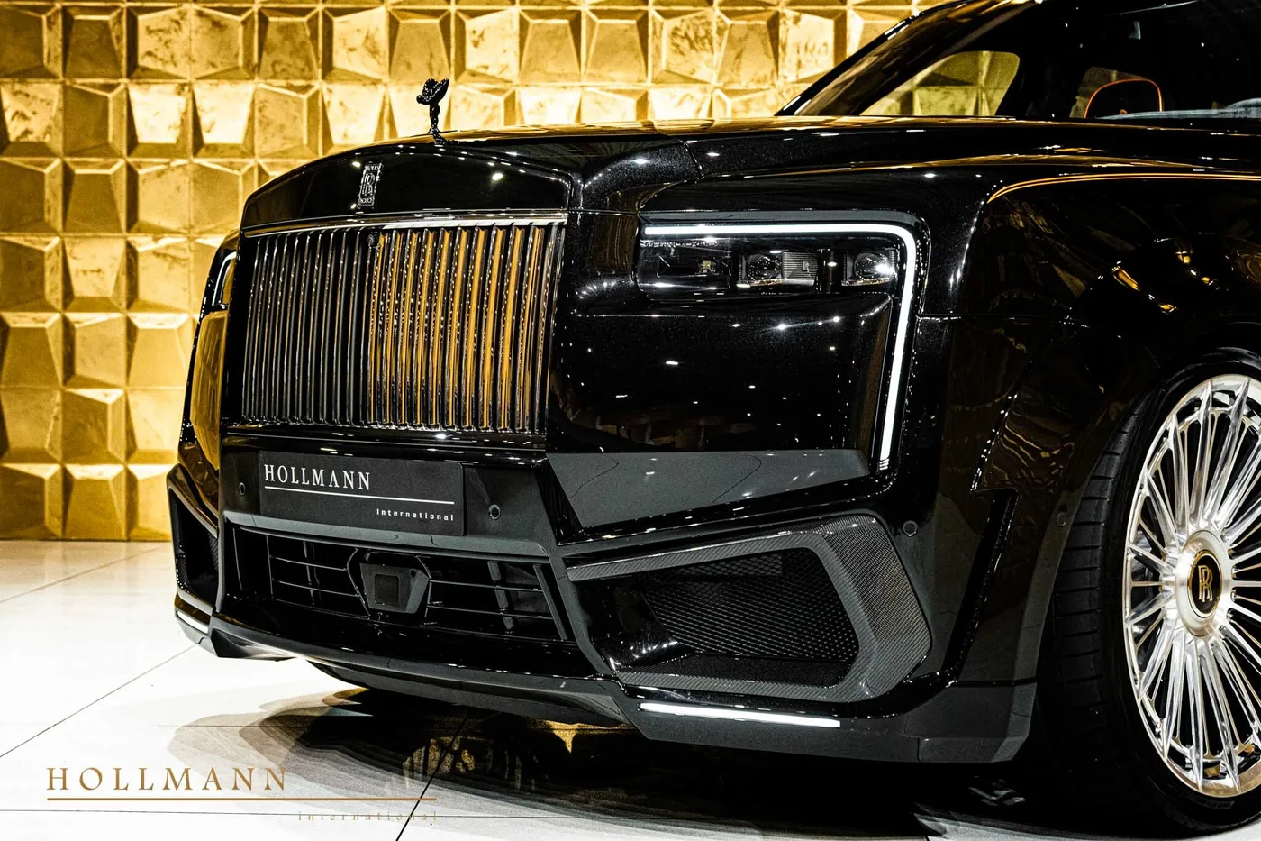 Rolls-Royce Cullinan Black Badge angeboten von einem Fachhändler in Stuhr, Deutschland, Foto 5 von 8