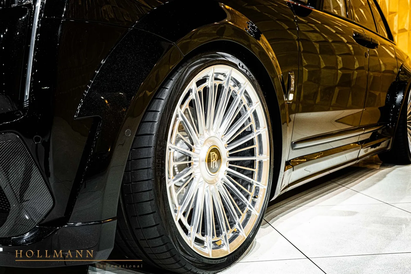 Rolls-Royce Cullinan Black Badge angeboten von einem Fachhändler in Stuhr, Deutschland, Foto 7 von 8