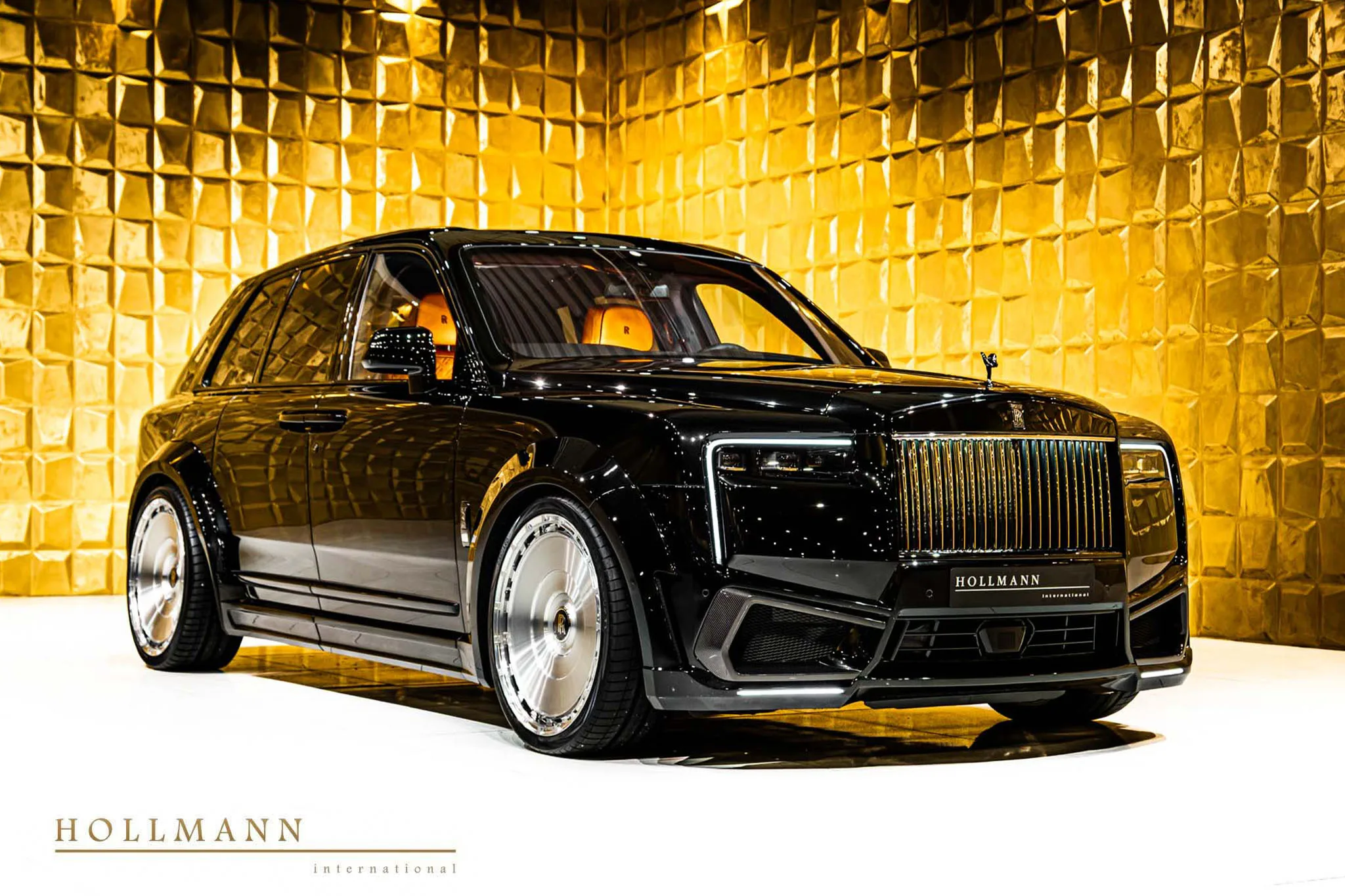 Rolls-Royce Cullinan Black Badge angeboten von einem Fachhändler in Stuhr, Deutschland, Hauptfoto