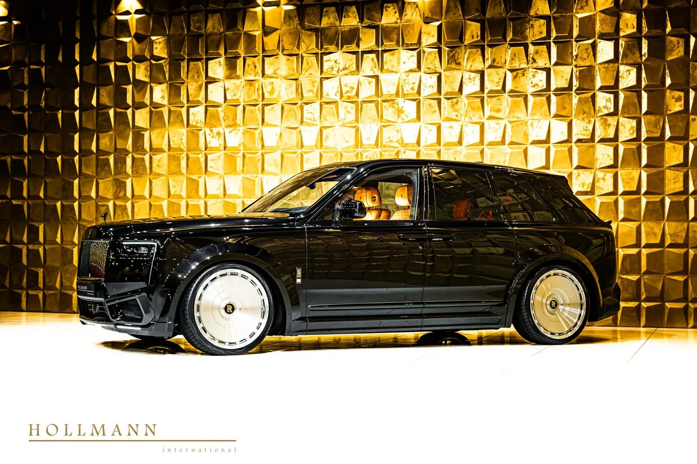 Rolls-Royce Cullinan Black Badge proposée par un concessionnaire spécialisé à Stuhr, Allemagne, photo 3 sur 8