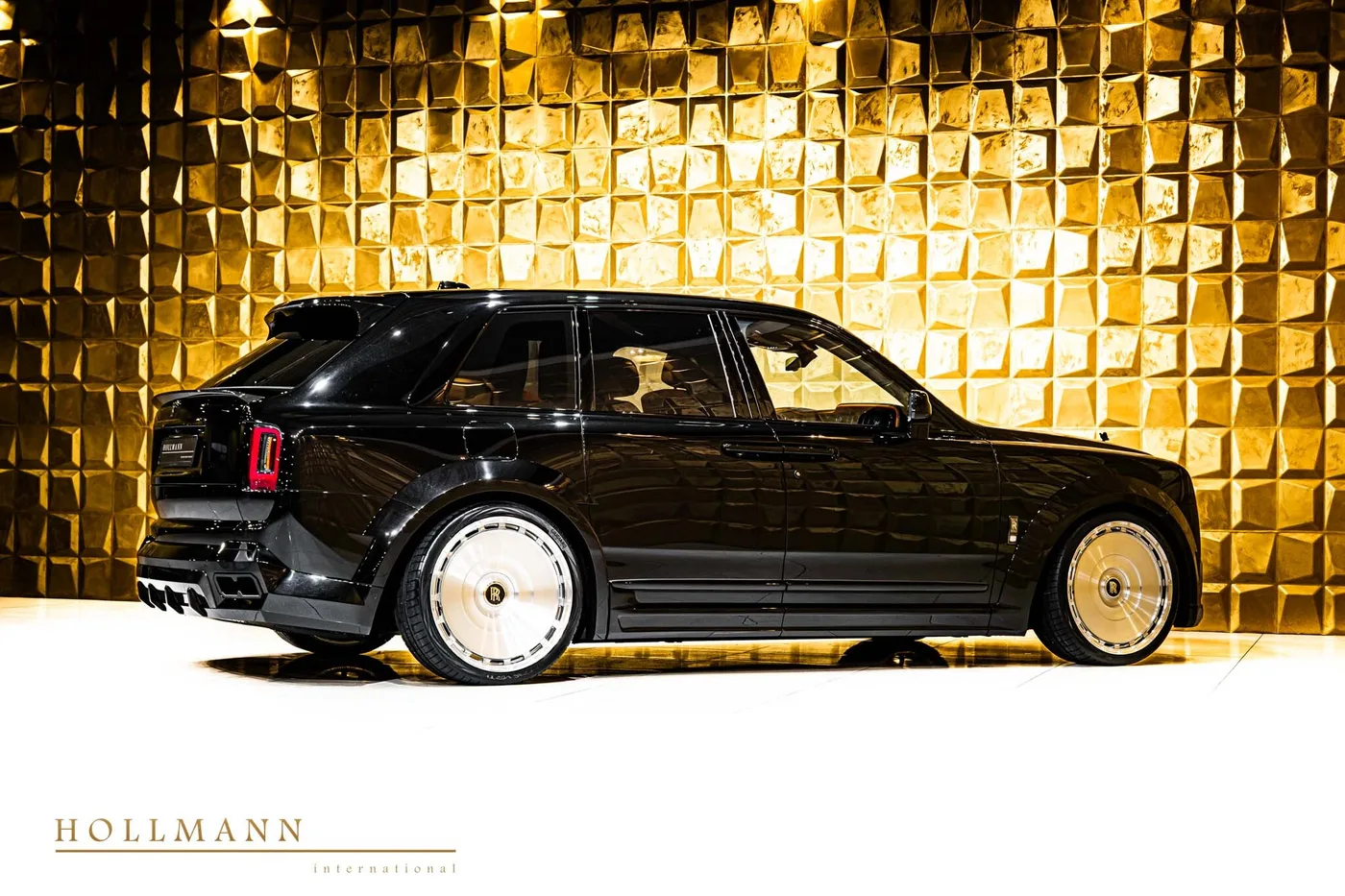 Rolls-Royce Cullinan Black Badge proposée par un concessionnaire spécialisé à Stuhr, Allemagne, photo 6 sur 8