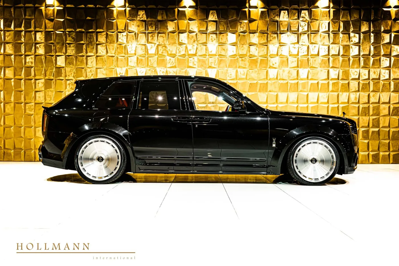 Rolls-Royce Cullinan Black Badge proposée par un concessionnaire spécialisé à Stuhr, Allemagne, photo 7 sur 8