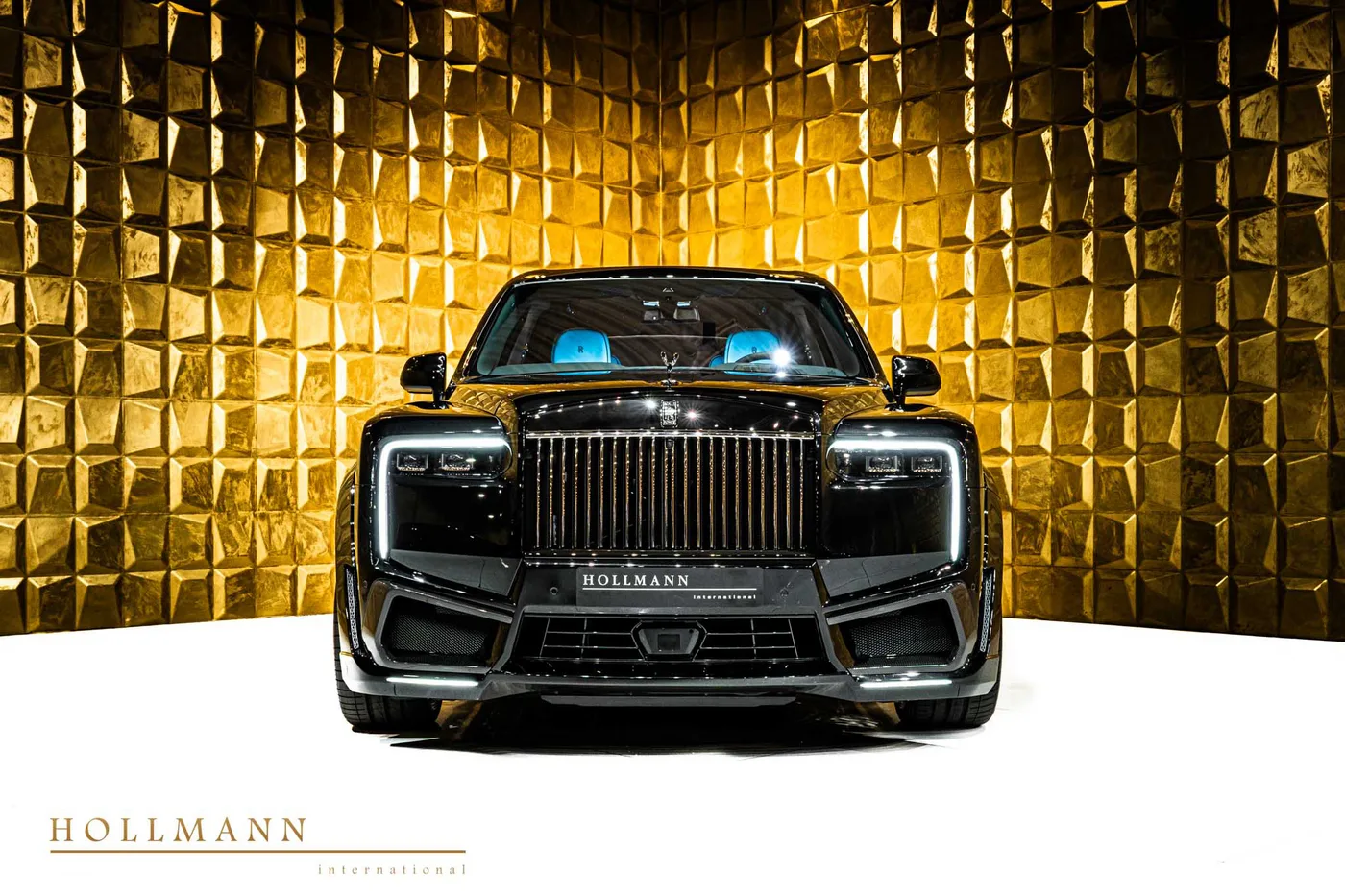 Rolls-Royce Cullinan Black Badge angeboten von einem Fachhändler in Stuhr, Deutschland, Foto 2 von 8