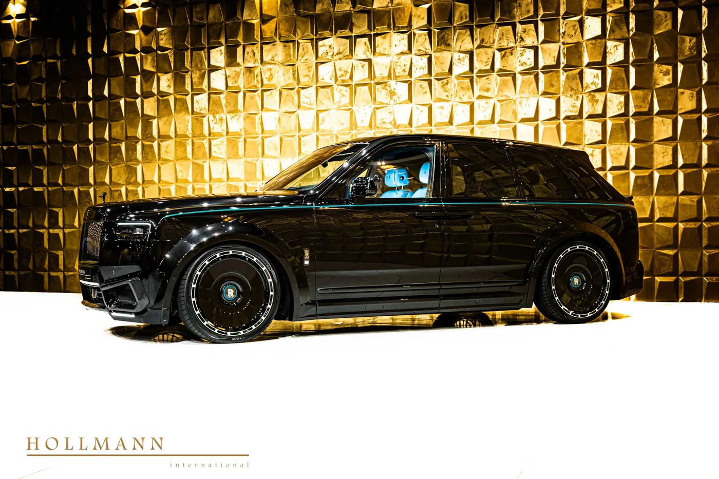Rolls-Royce Cullinan Black Badge angeboten von einem Fachhändler in Stuhr, Deutschland, Foto 3 von 8