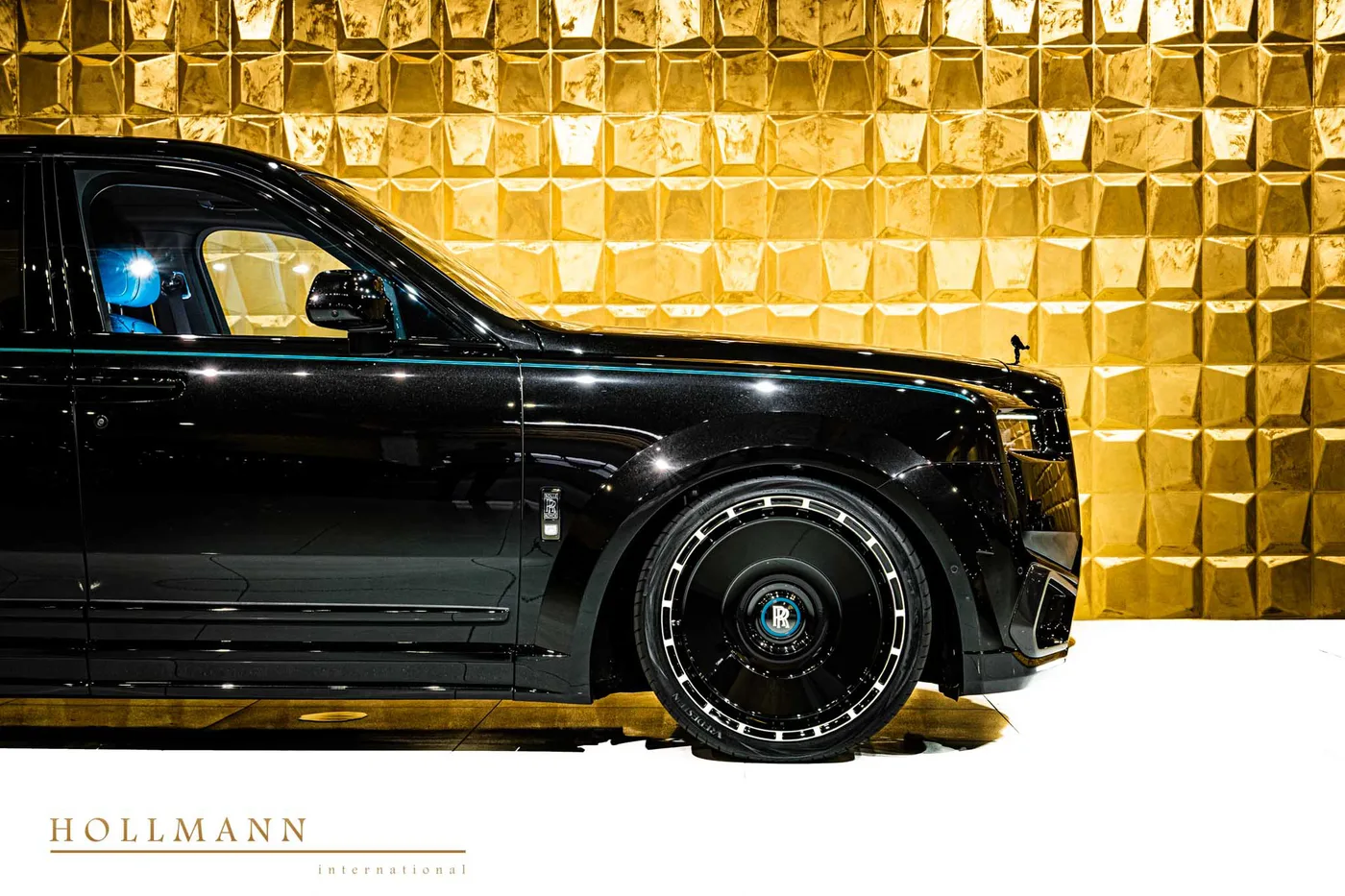 Rolls-Royce Cullinan Black Badge angeboten von einem Fachhändler in Stuhr, Deutschland, Foto 5 von 8