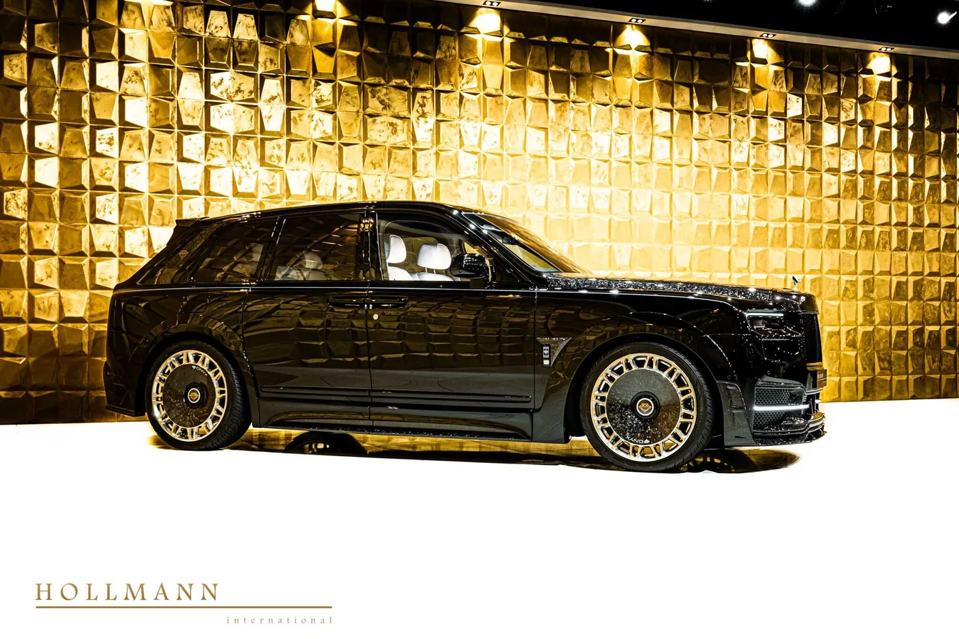 Rolls-Royce Cullinan angeboten von einem Fachhändler in Stuhr, Deutschland, Foto 2 von 8