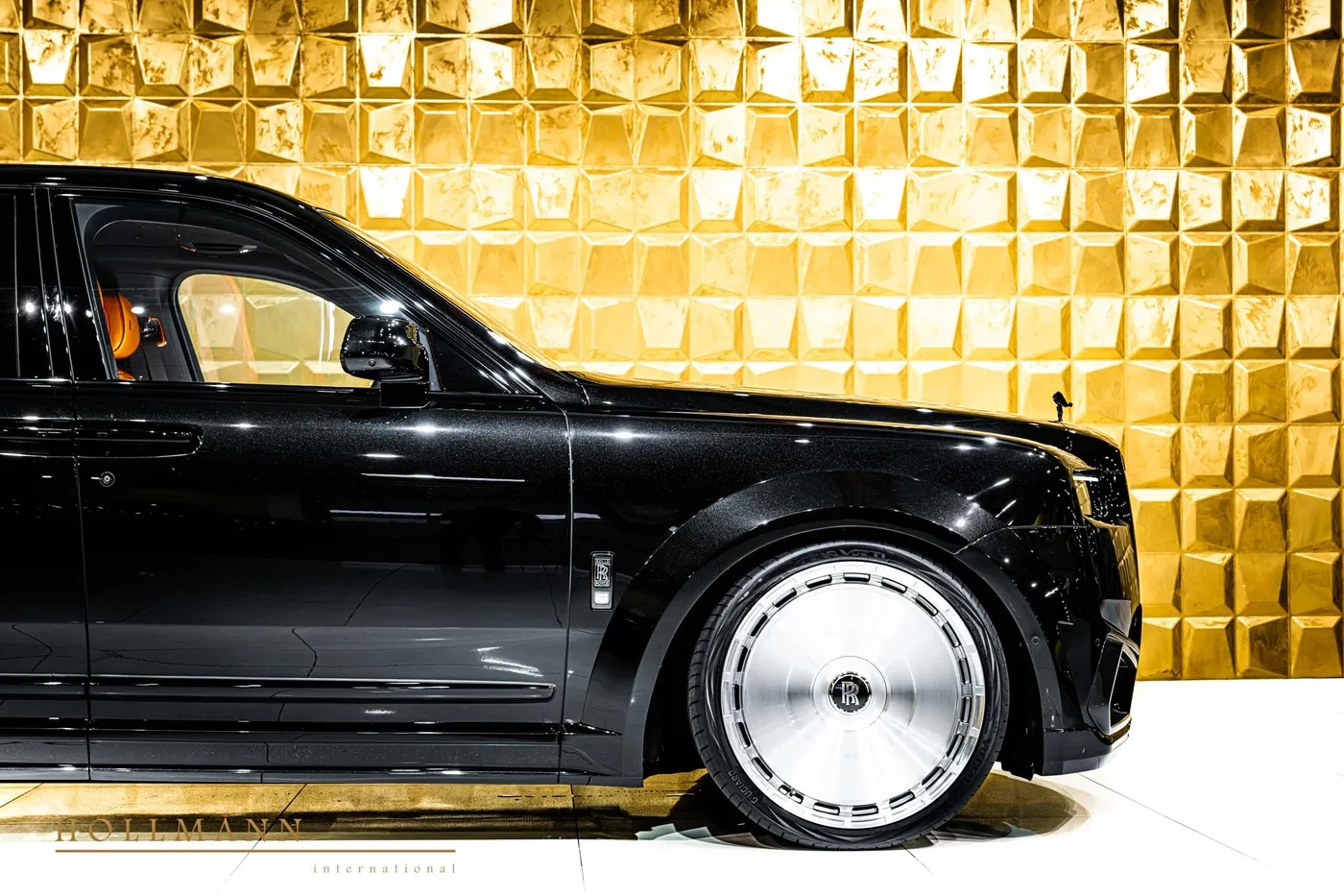Rolls-Royce Cullinan Black Badge angeboten von einem Fachhändler in Stuhr, Deutschland, Foto 7 von 8