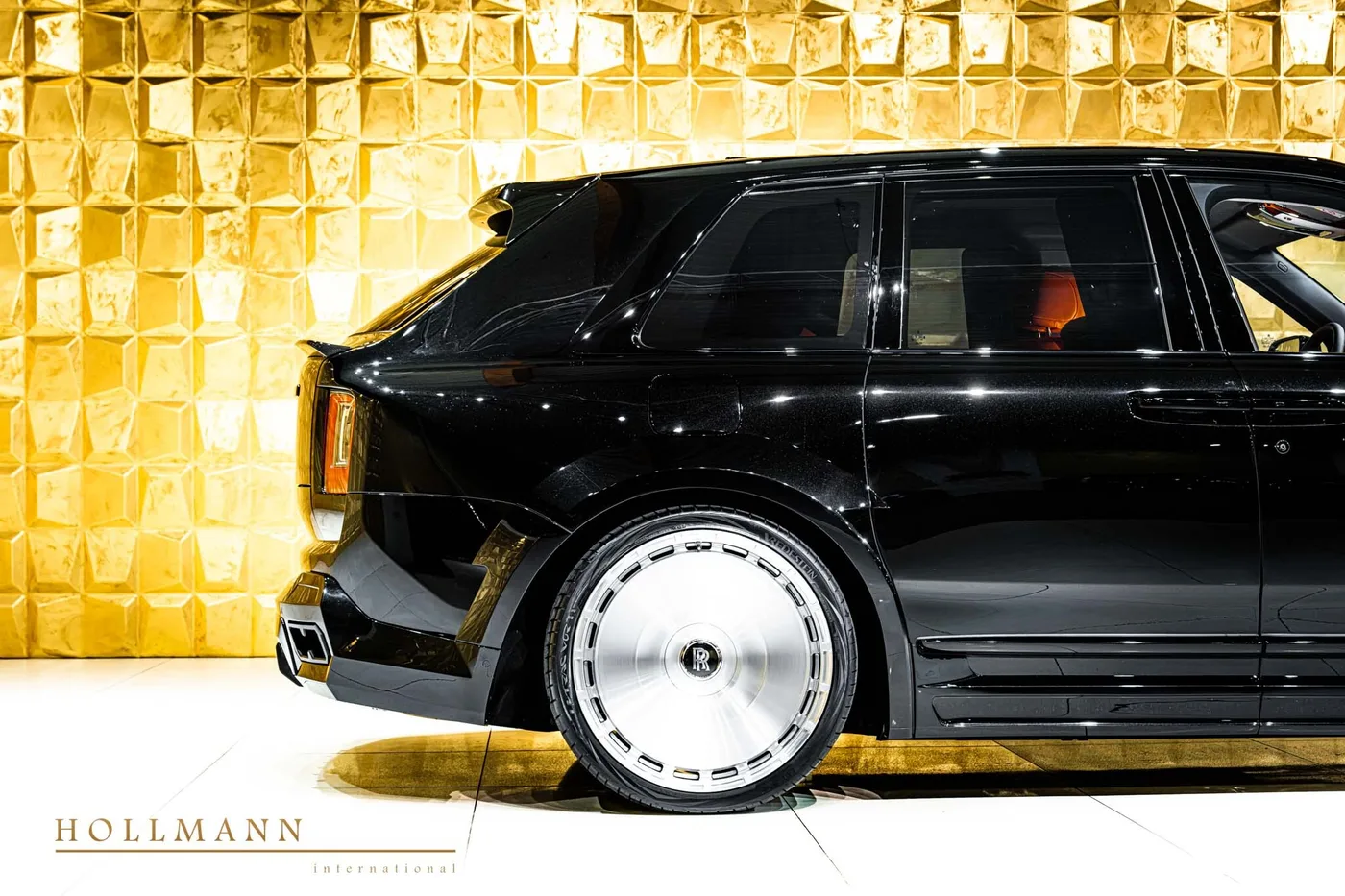 Rolls-Royce Cullinan Black Badge angeboten von einem Fachhändler in Stuhr, Deutschland, Foto 8 von 8