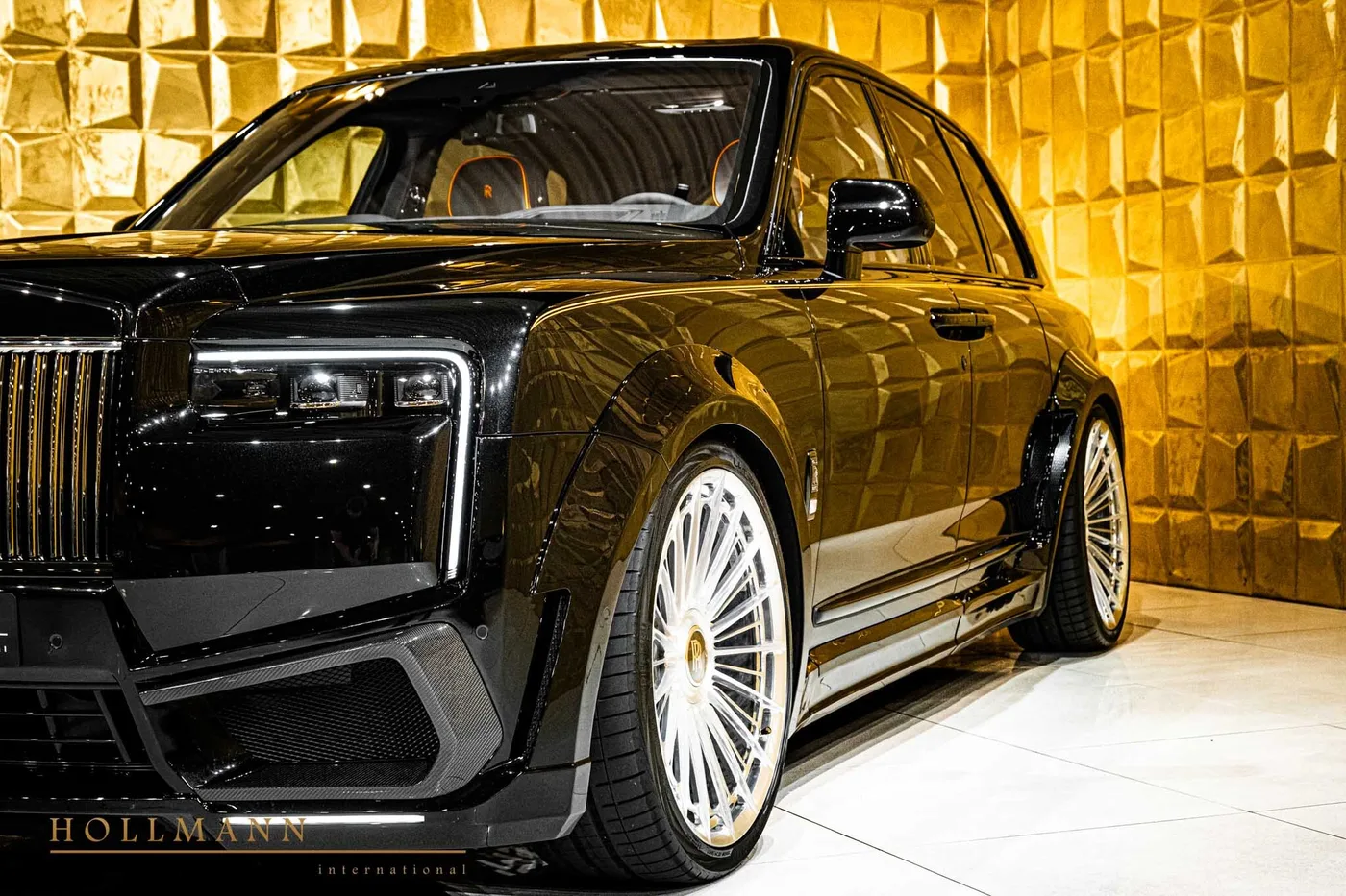 Rolls-Royce Cullinan Black Badge angeboten von einem Fachhändler in Stuhr, Deutschland, Foto 7 von 8