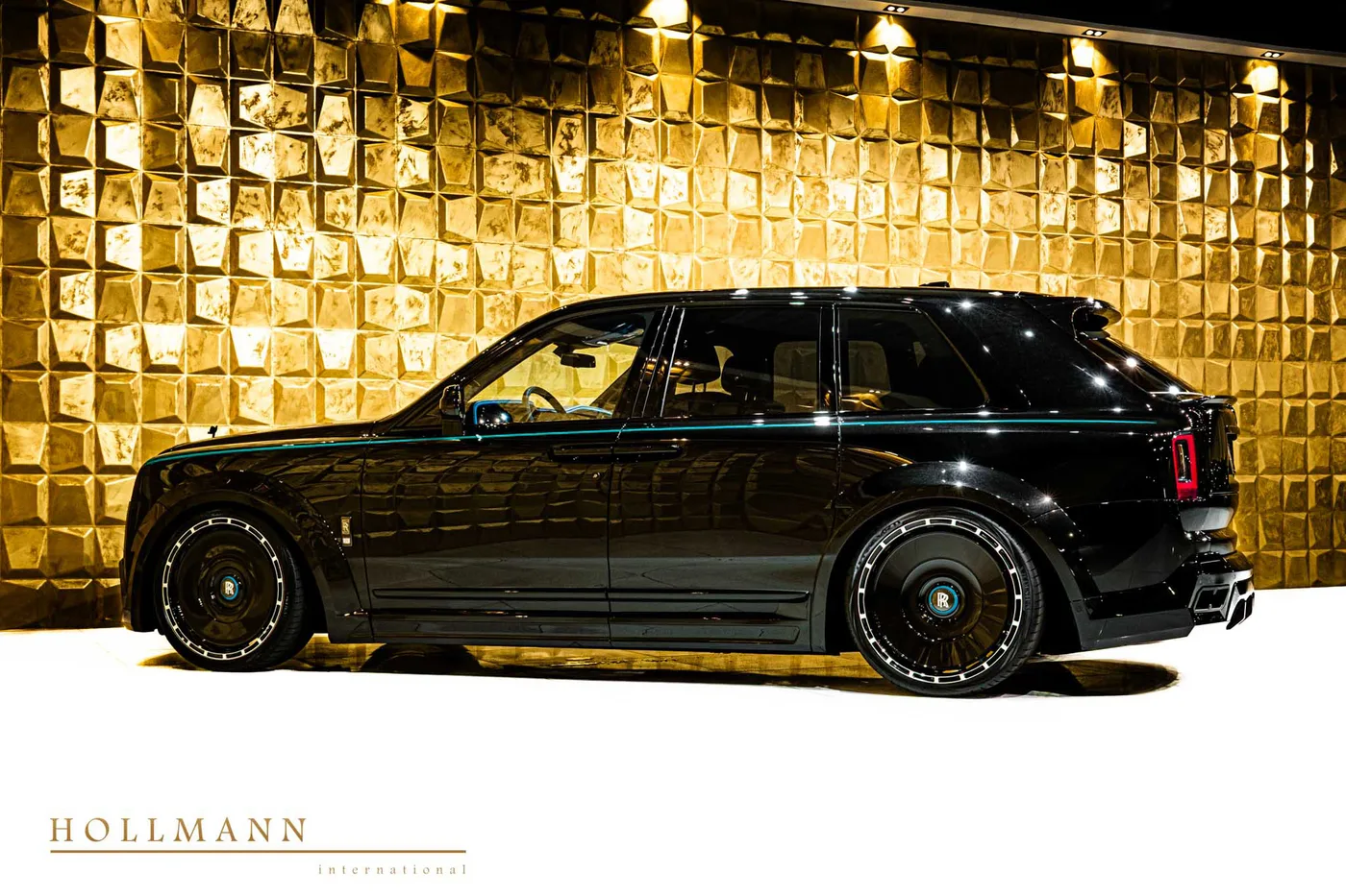 Rolls-Royce Cullinan Black Badge proposée par un concessionnaire spécialisé à Stuhr, Allemagne, photo 6 sur 8