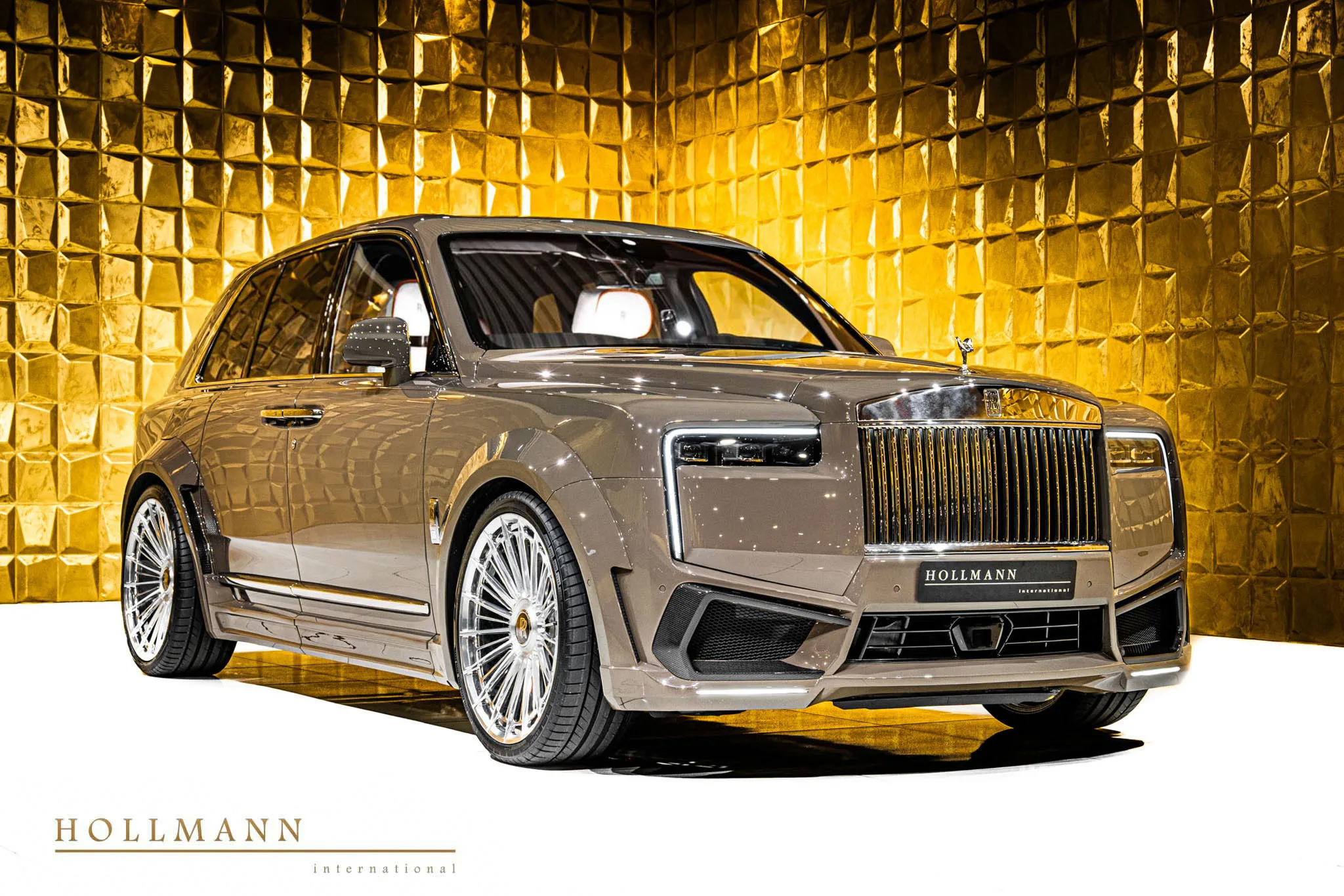 Rolls-Royce Cullinan angeboten von einem Fachhändler in Stuhr, Deutschland, Hauptfoto