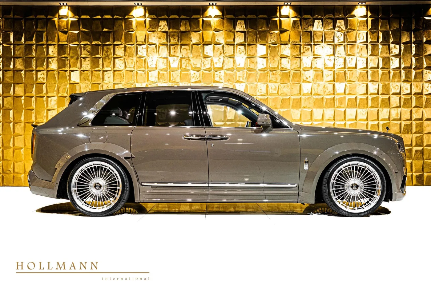 Rolls-Royce Cullinan angeboten von einem Fachhändler in Stuhr, Deutschland, Foto 7 von 8