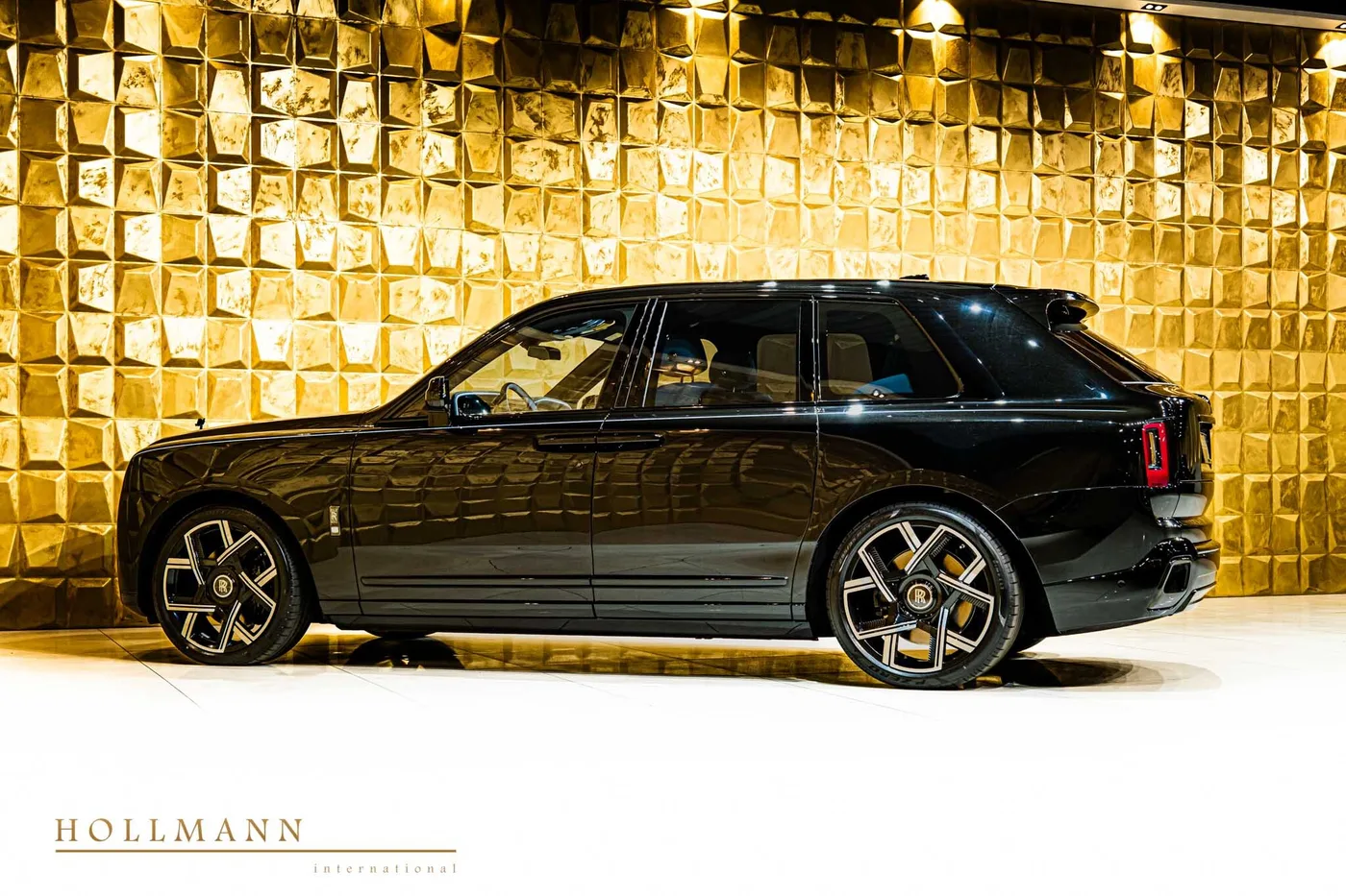 Rolls-Royce Cullinan Black Badge angeboten von einem Fachhändler in Stuhr, Deutschland, Foto 4 von 8