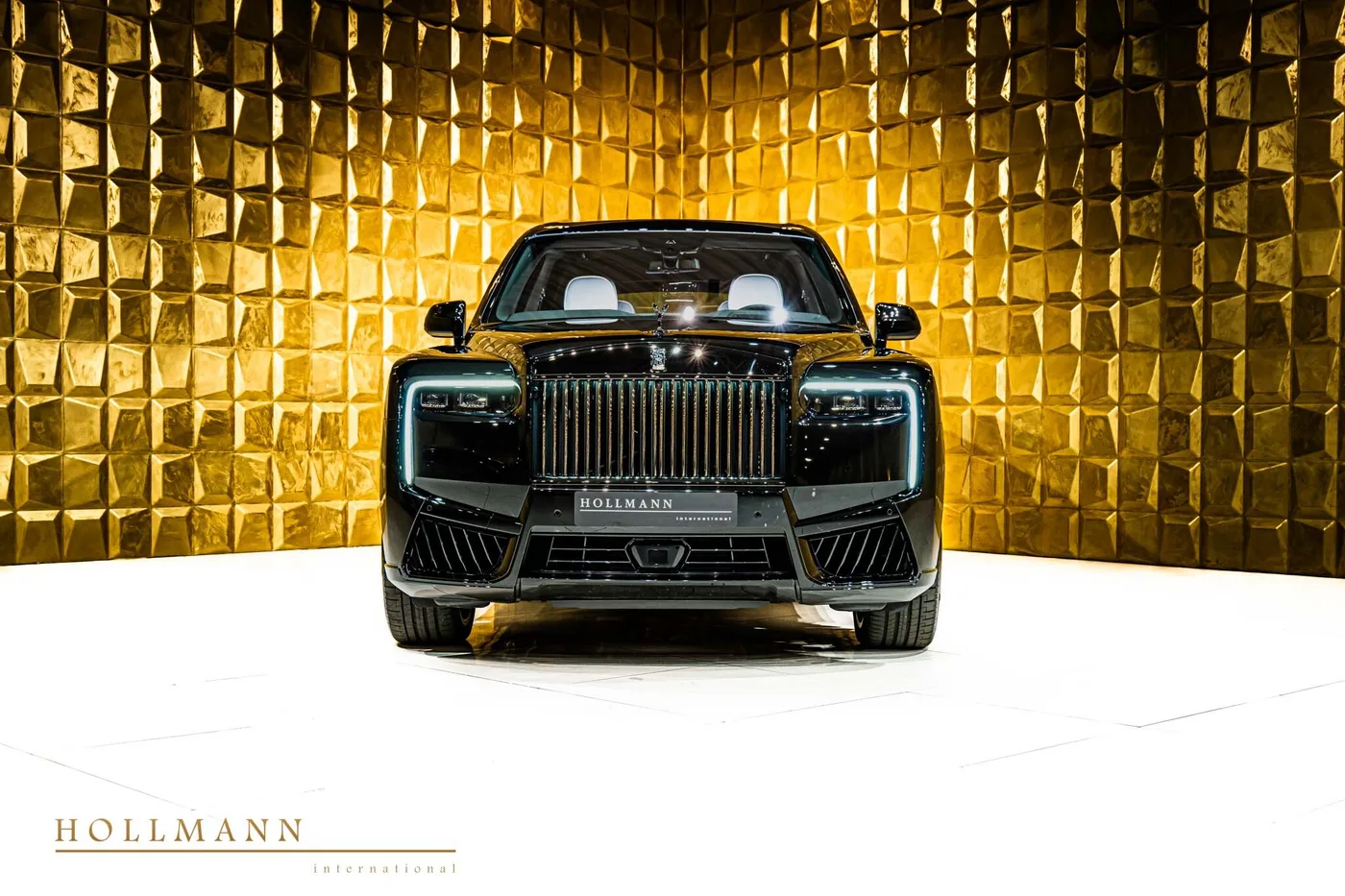 Rolls-Royce Cullinan Black Badge angeboten von einem Fachhändler in Stuhr, Deutschland, Foto 6 von 8