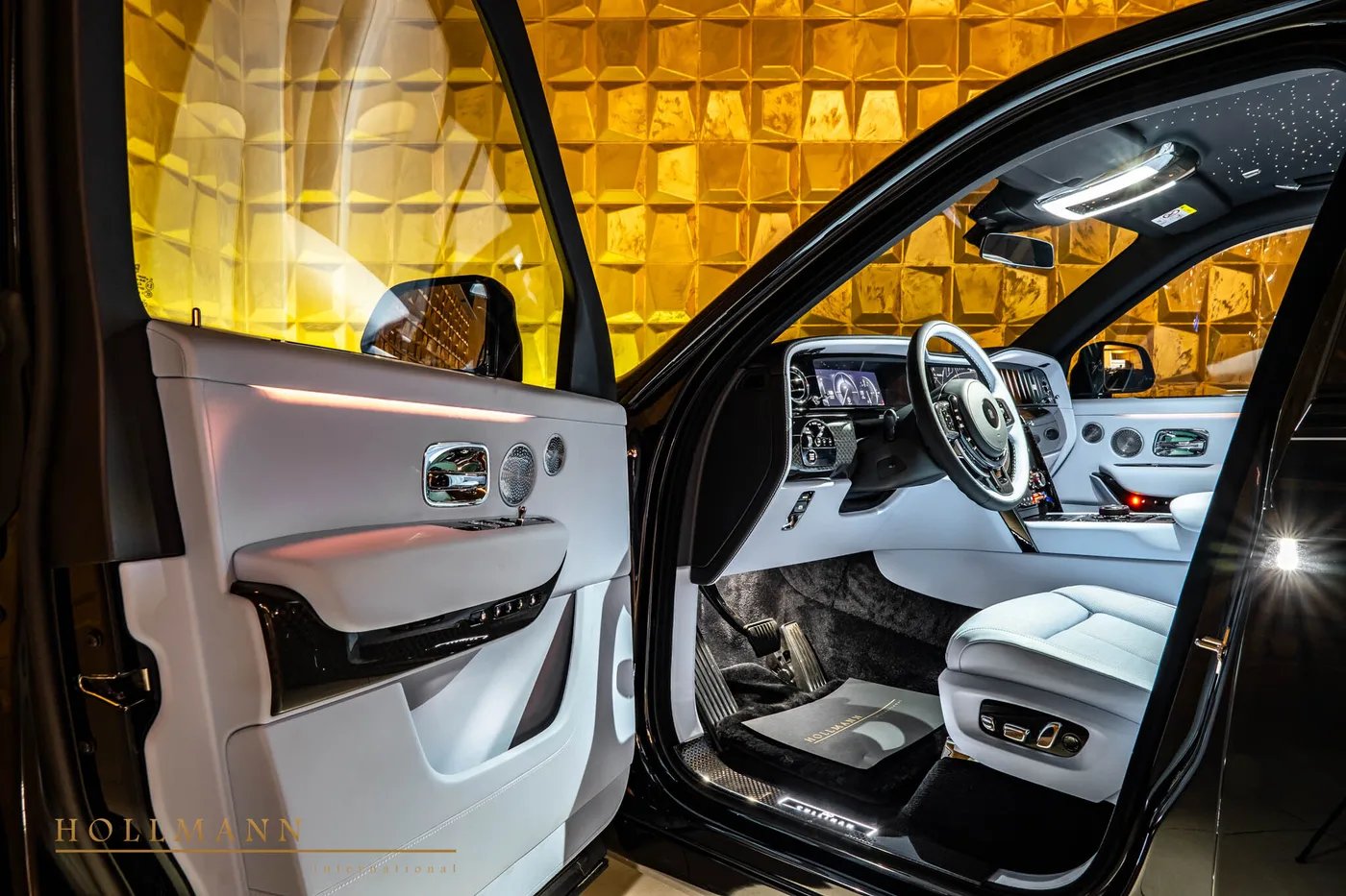 Rolls-Royce Cullinan Black Badge angeboten von einem Fachhändler in Stuhr, Deutschland, Foto 8 von 8