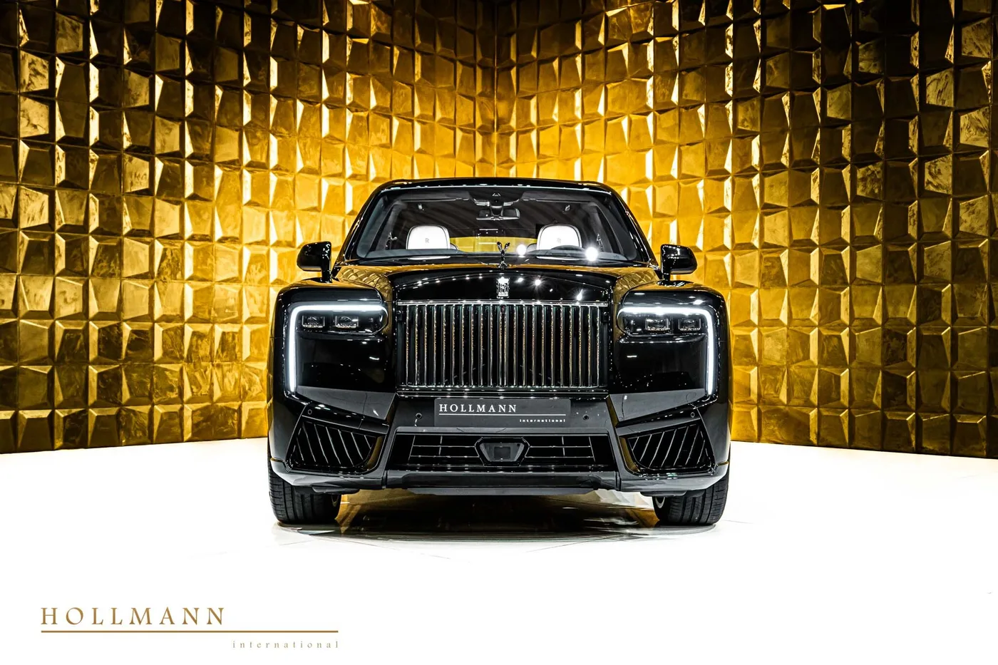 Rolls-Royce Cullinan Black Badge vendue par un concessionnaire spécialisé à Stuhr, Allemagne, photo 3 sur 8