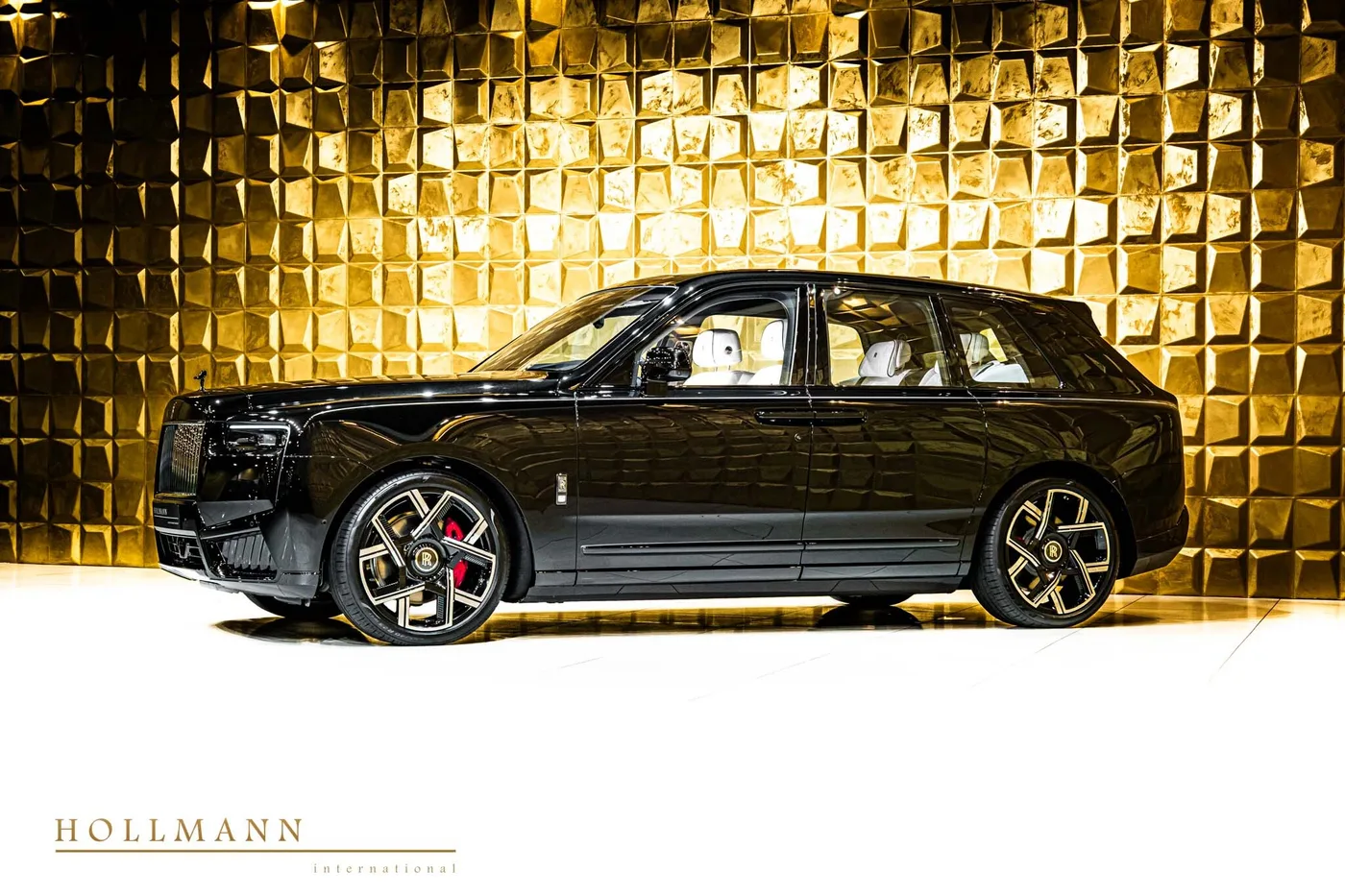 Rolls-Royce Cullinan Black Badge vendue par un concessionnaire spécialisé à Stuhr, Allemagne, photo 4 sur 8
