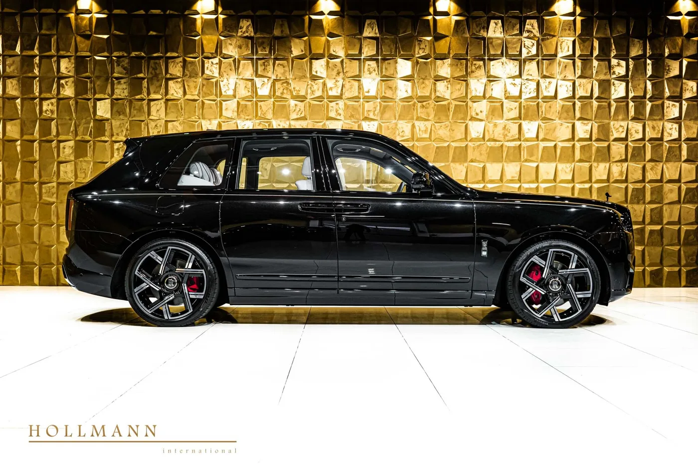 Rolls-Royce Cullinan Black Badge vendue par un concessionnaire spécialisé à Stuhr, Allemagne, photo 5 sur 8