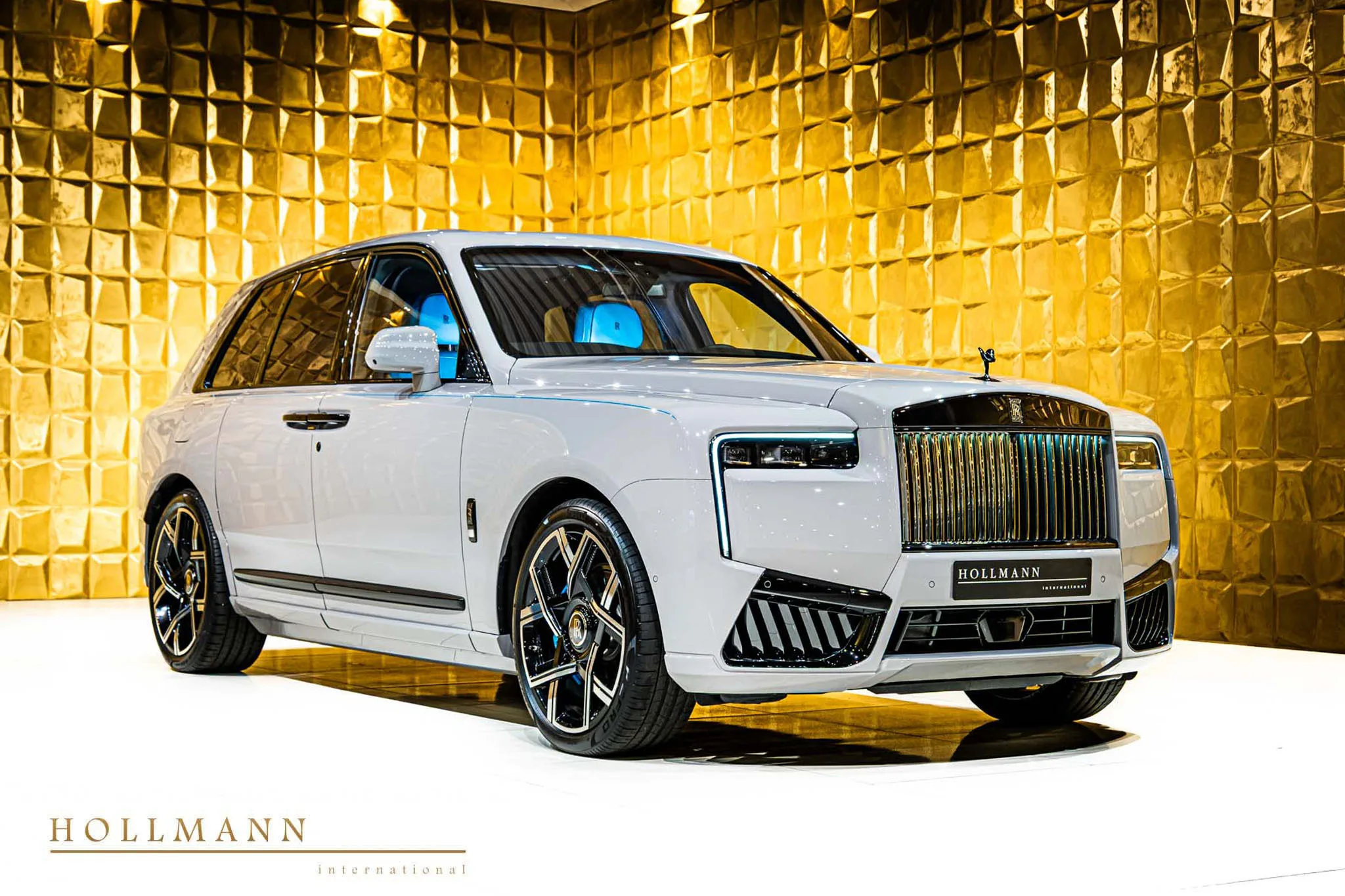 Rolls-Royce Cullinan Black Badge angeboten von einem Fachhändler in Stuhr, Deutschland, Hauptfoto