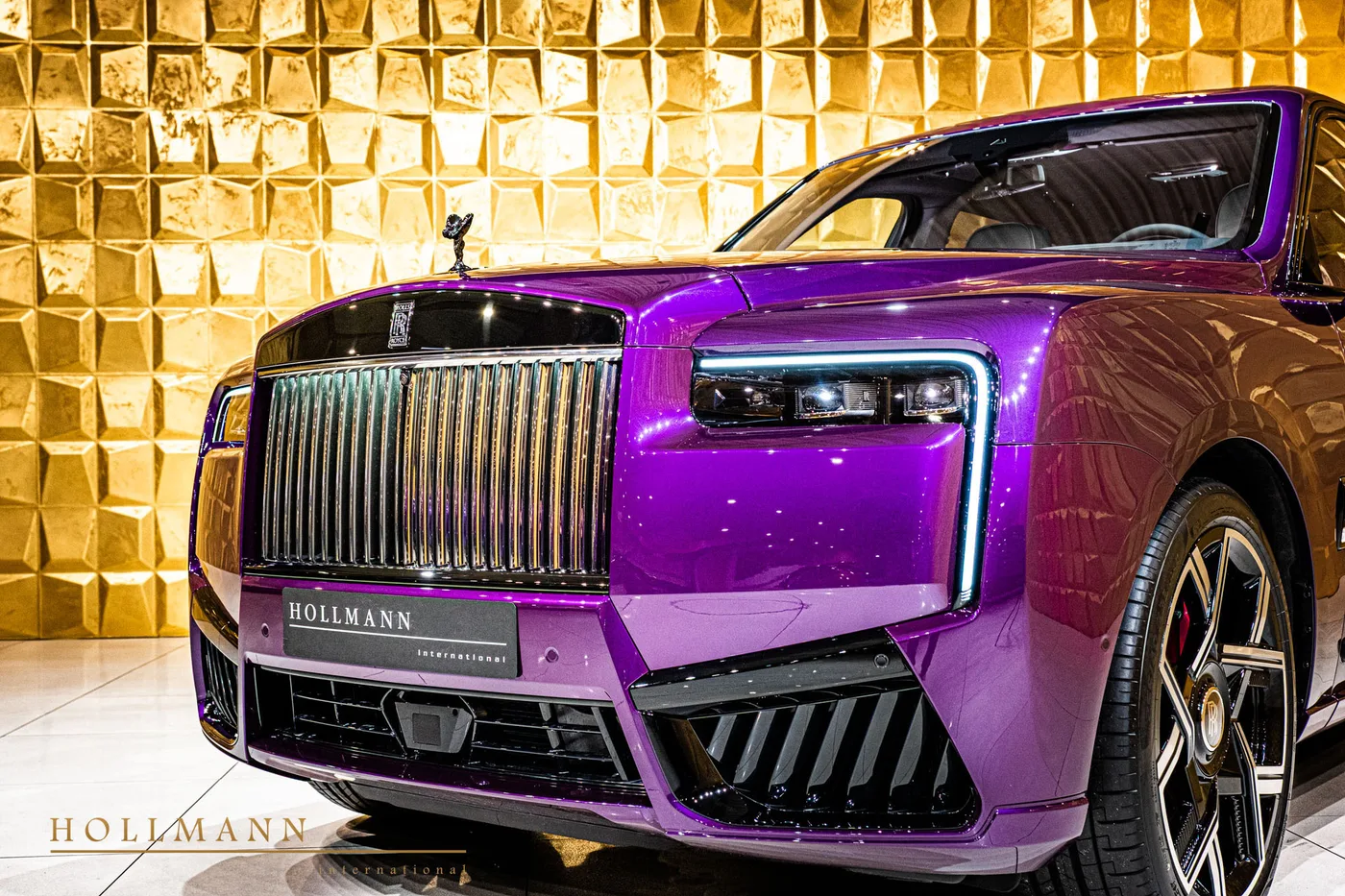 Rolls-Royce Cullinan Black Badge proposée par un concessionnaire spécialisé à Stuhr, Allemagne, photo 4 sur 8