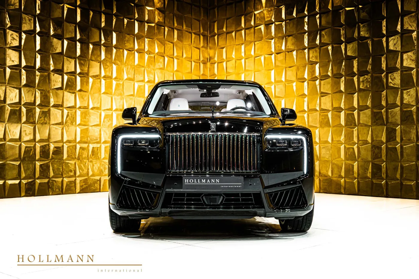 Rolls-Royce Cullinan Black Badge proposée par un concessionnaire spécialisé à Stuhr, Allemagne, photo 2 sur 8