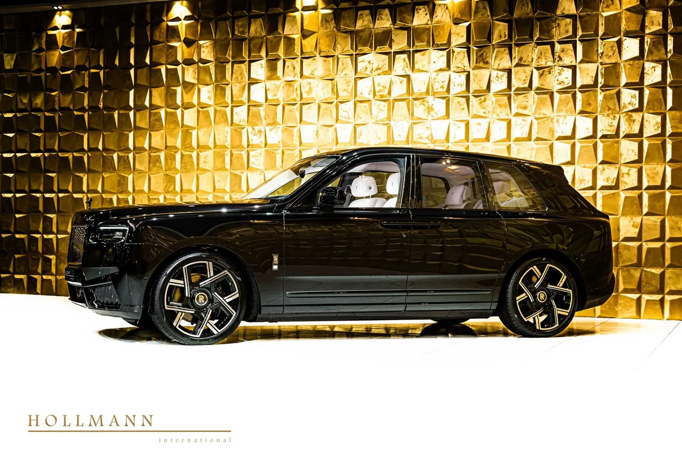 Rolls-Royce Cullinan Black Badge proposée par un concessionnaire spécialisé à Stuhr, Allemagne, photo 3 sur 8