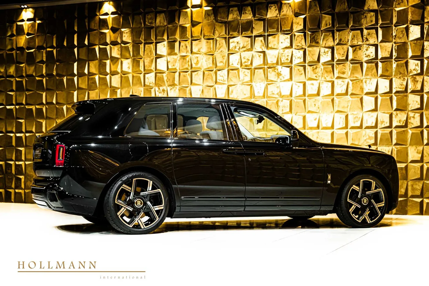 Rolls-Royce Cullinan Black Badge proposée par un concessionnaire spécialisé à Stuhr, Allemagne, photo 6 sur 8