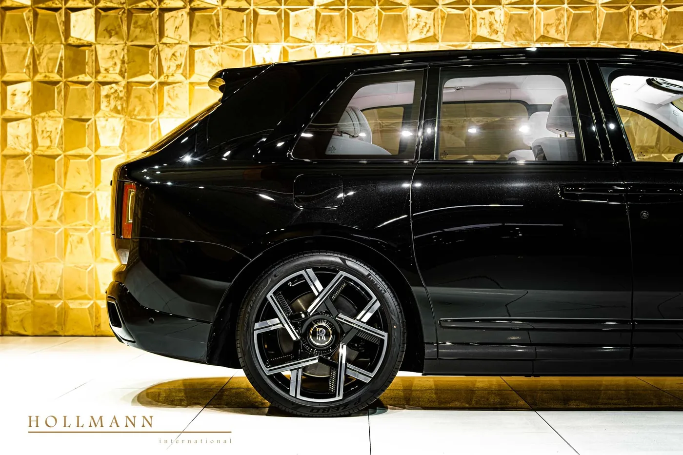 Rolls-Royce Cullinan Black Badge proposée par un concessionnaire spécialisé à Stuhr, Allemagne, photo 8 sur 8