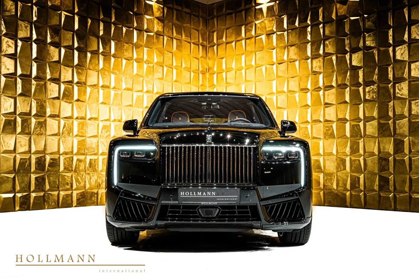 Rolls-Royce Cullinan Black Badge angeboten von einem Fachhändler in Stuhr, Deutschland, Foto 3 von 8