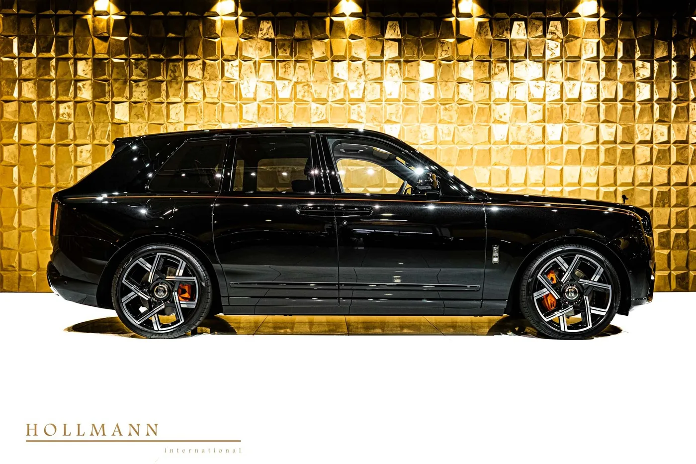 Rolls-Royce Cullinan Black Badge angeboten von einem Fachhändler in Stuhr, Deutschland, Foto 5 von 8