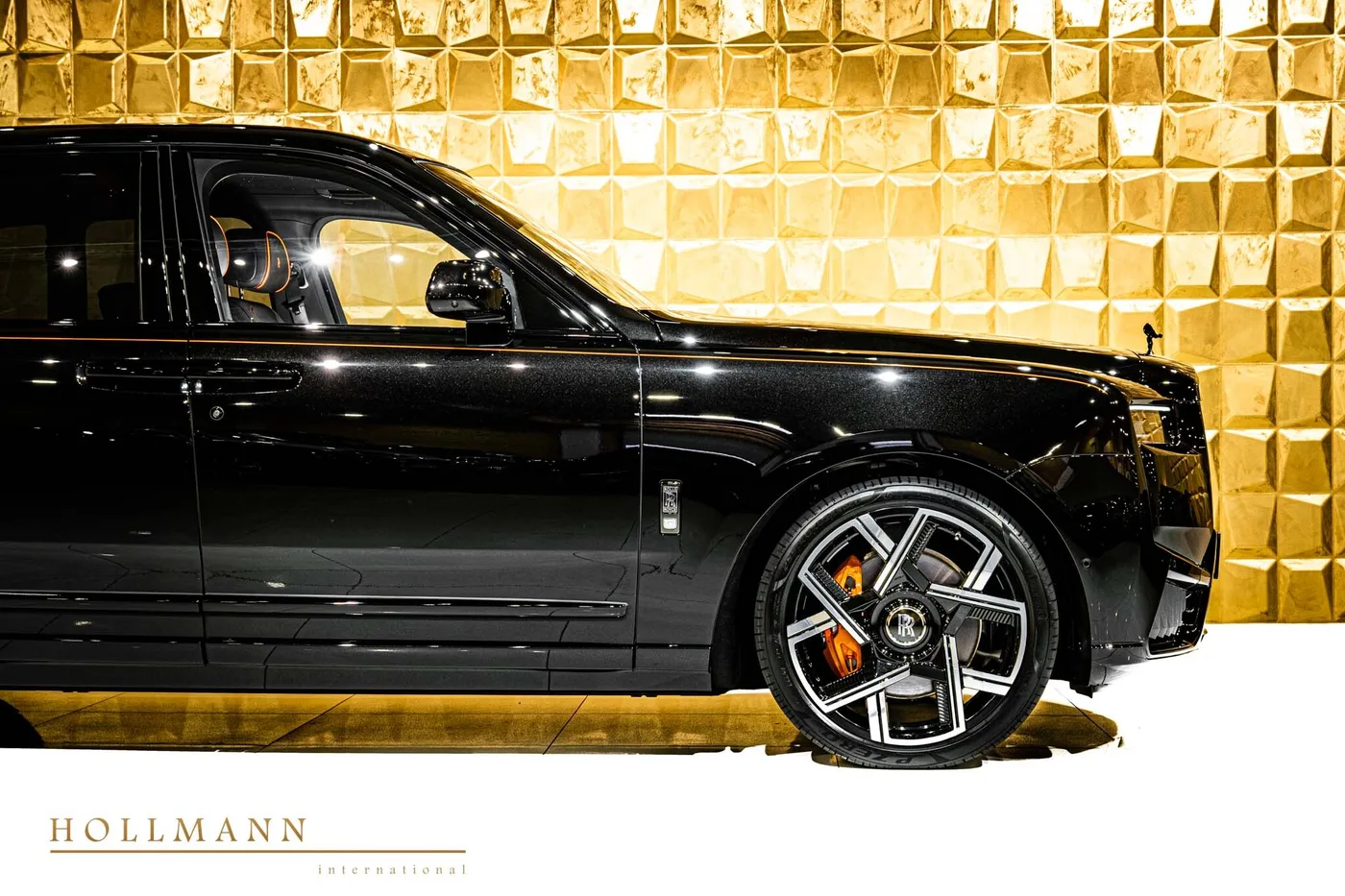 Rolls-Royce Cullinan Black Badge angeboten von einem Fachhändler in Stuhr, Deutschland, Foto 6 von 8