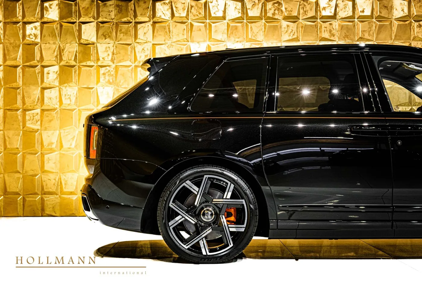 Rolls-Royce Cullinan Black Badge angeboten von einem Fachhändler in Stuhr, Deutschland, Foto 7 von 8