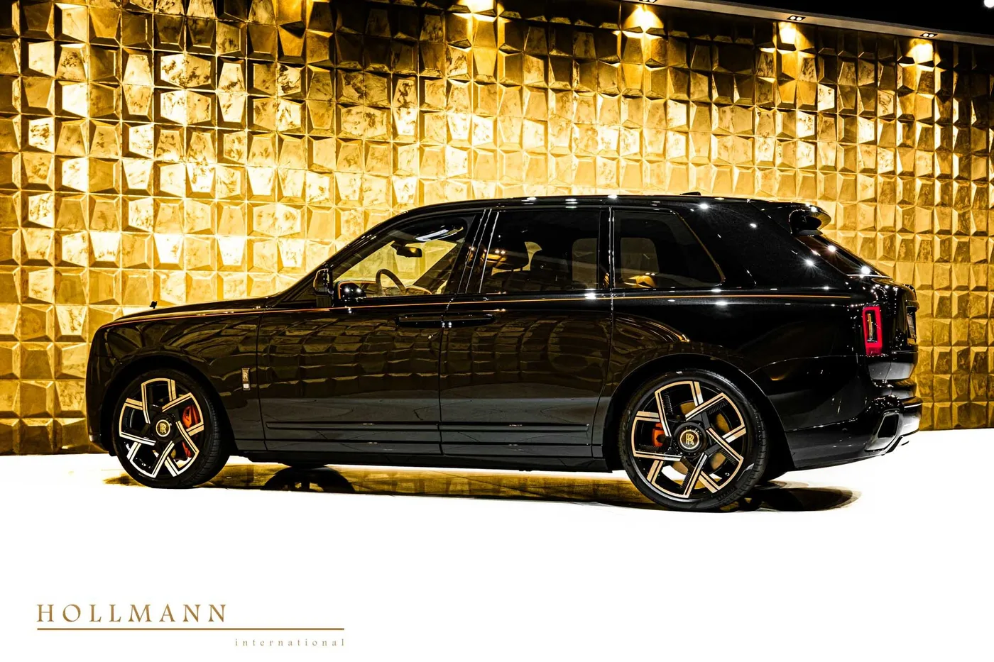 Rolls-Royce Cullinan Black Badge angeboten von einem Fachhändler in Stuhr, Deutschland, Foto 8 von 8