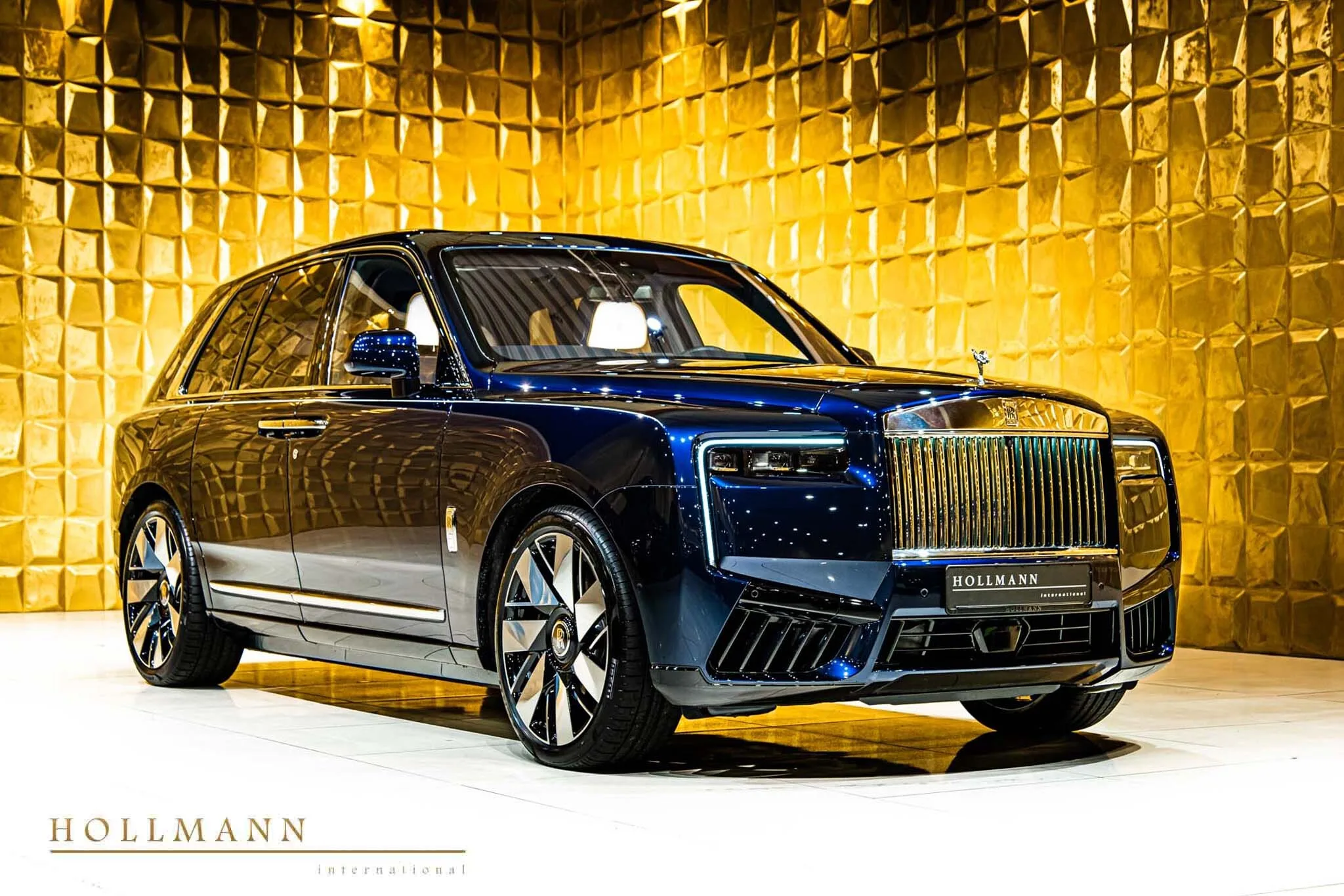 Rolls-Royce Cullinan angeboten von einem Fachhändler in Stuhr, Deutschland, Hauptfoto