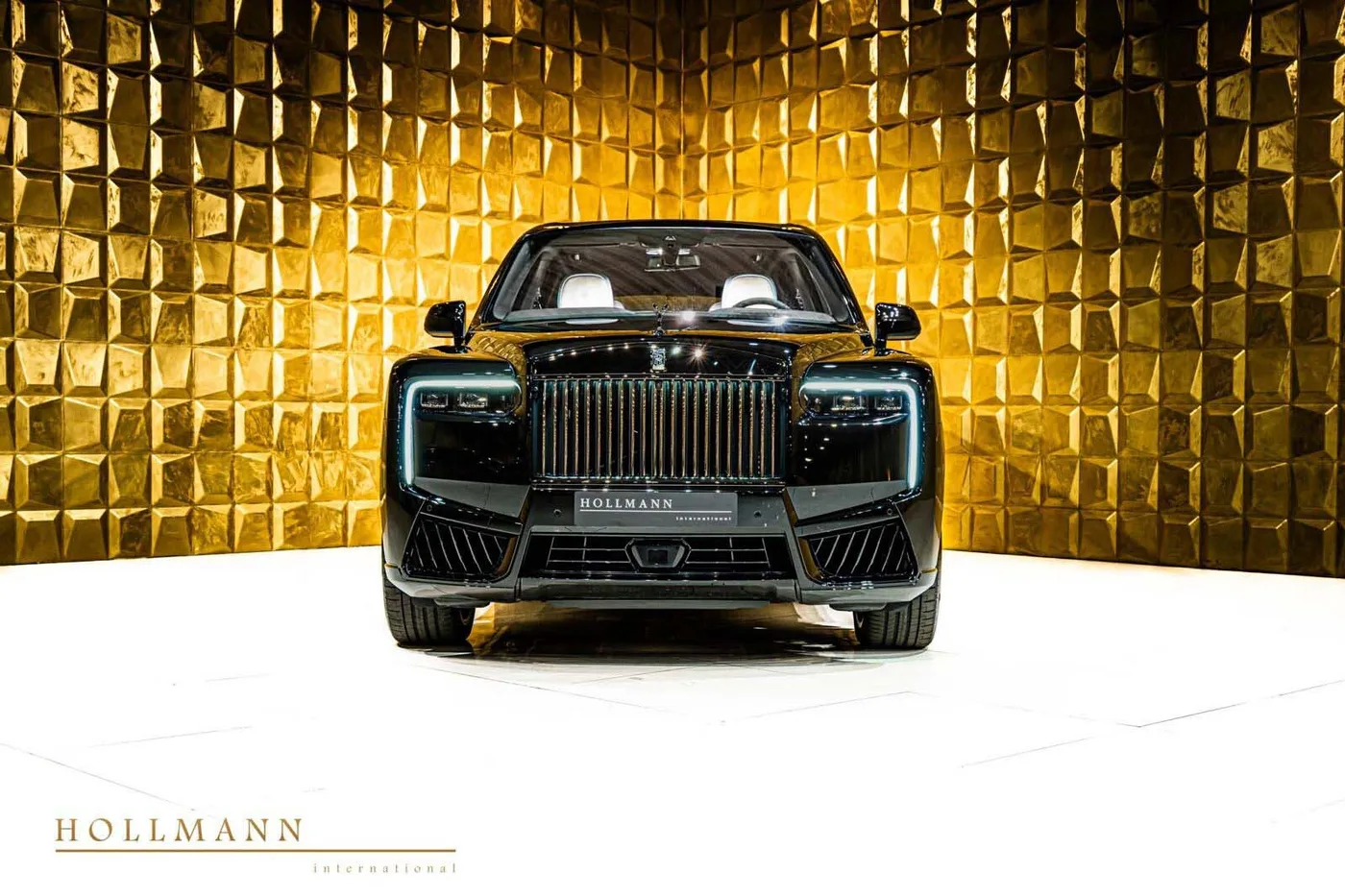 Rolls-Royce Cullinan Black Badge proposée par un concessionnaire spécialisé à Stuhr, Allemagne, photo 3 sur 8