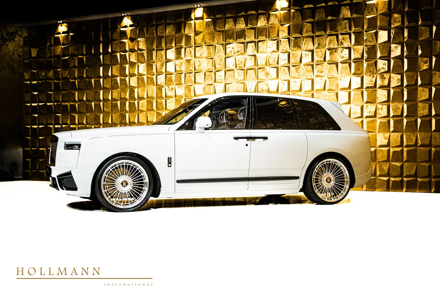 Rolls-Royce Cullinan Black Badge proposée par un concessionnaire spécialisé à Stuhr, Allemagne, photo 3 sur 8
