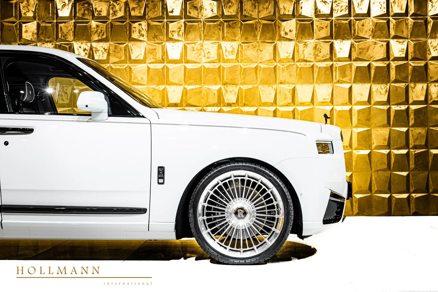 Rolls-Royce Cullinan Black Badge proposée par un concessionnaire spécialisé à Stuhr, Allemagne, photo 5 sur 8