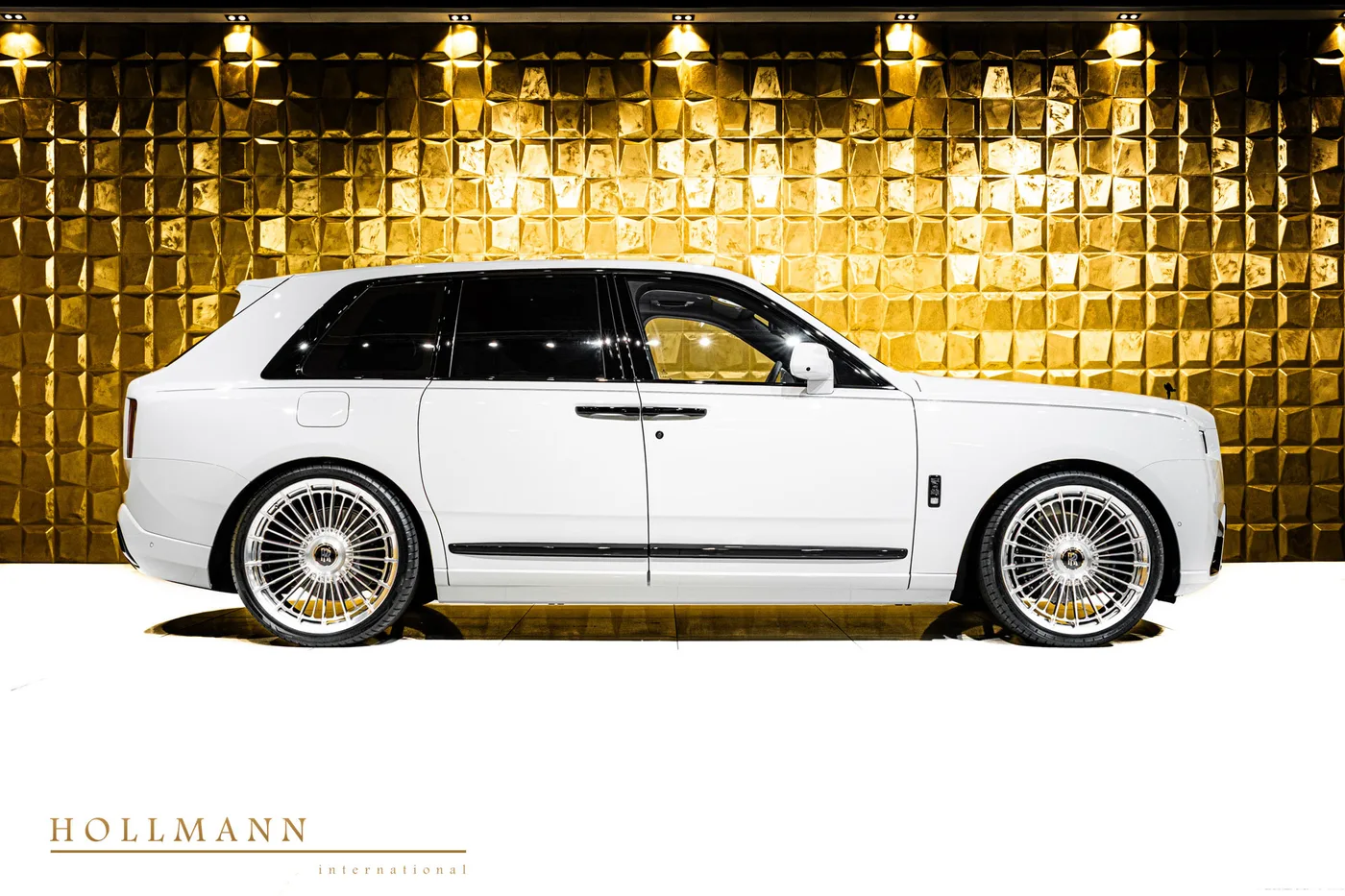 Rolls-Royce Cullinan Black Badge proposée par un concessionnaire spécialisé à Stuhr, Allemagne, photo 6 sur 8