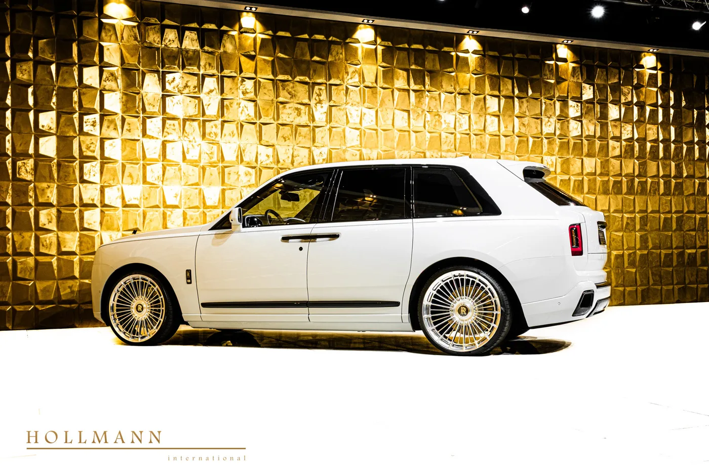 Rolls-Royce Cullinan Black Badge proposée par un concessionnaire spécialisé à Stuhr, Allemagne, photo 7 sur 8