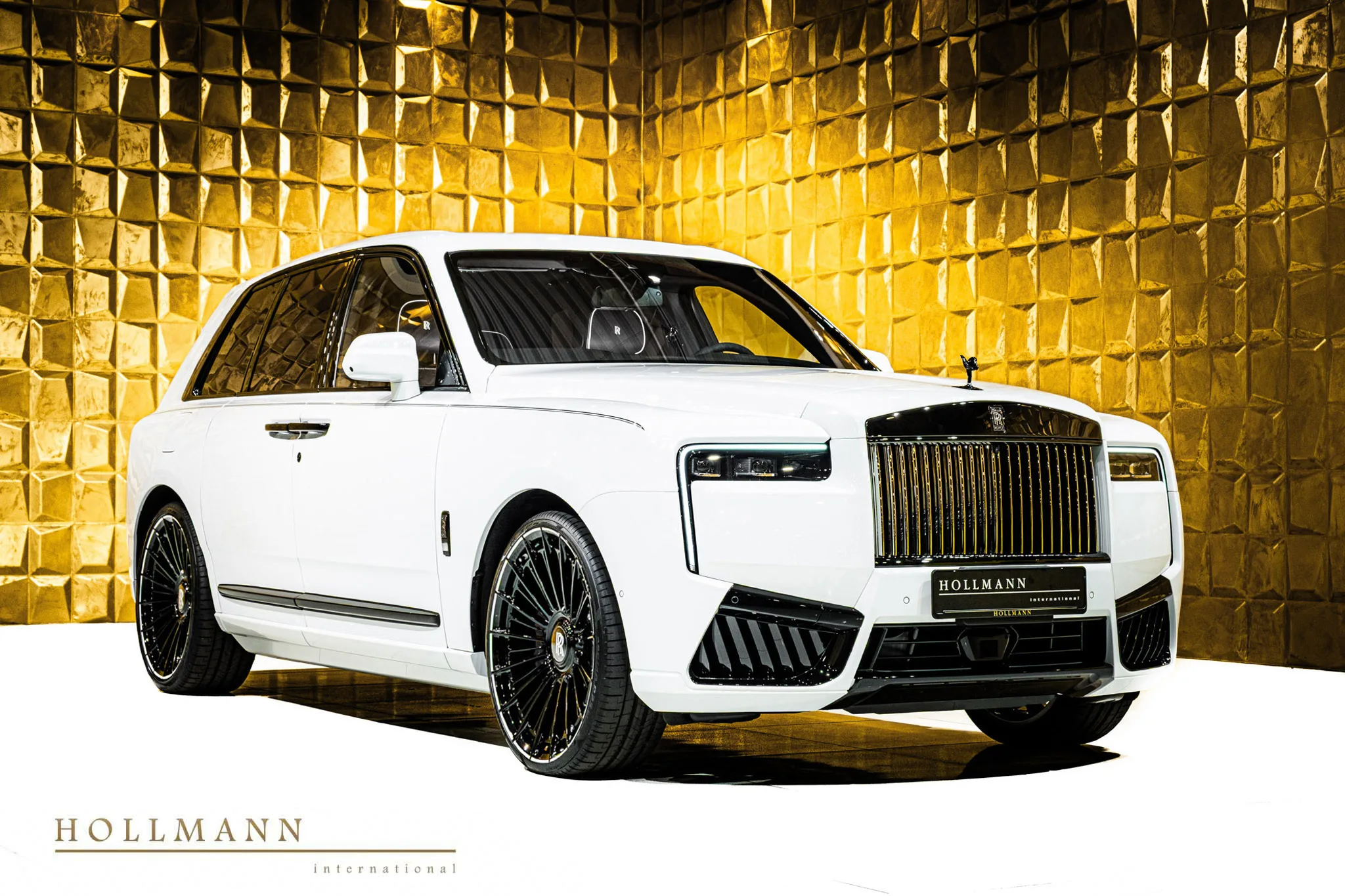 Rolls-Royce Cullinan Black Badge angeboten von einem Fachhändler in Stuhr, Deutschland, Hauptfoto