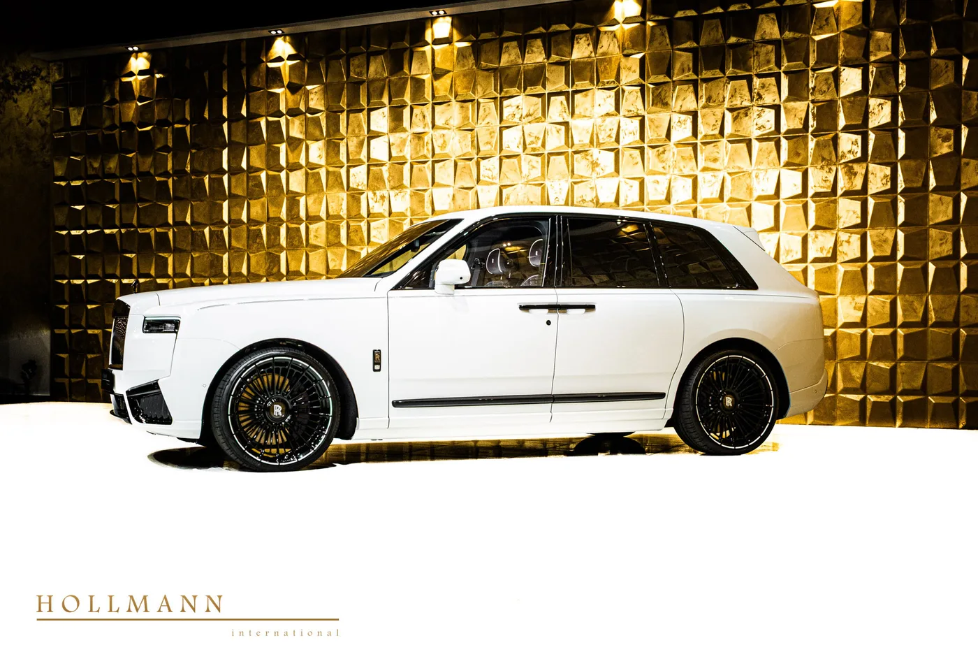 Rolls-Royce Cullinan Black Badge proposée par un concessionnaire spécialisé à Stuhr, Allemagne, photo 3 sur 8
